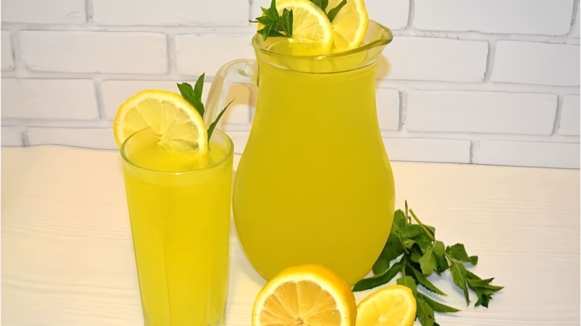В этом видео Елена показывает, как приготовить натуральный турецкий лимонад, который отлично утоляет жажду в жаркие летние дни