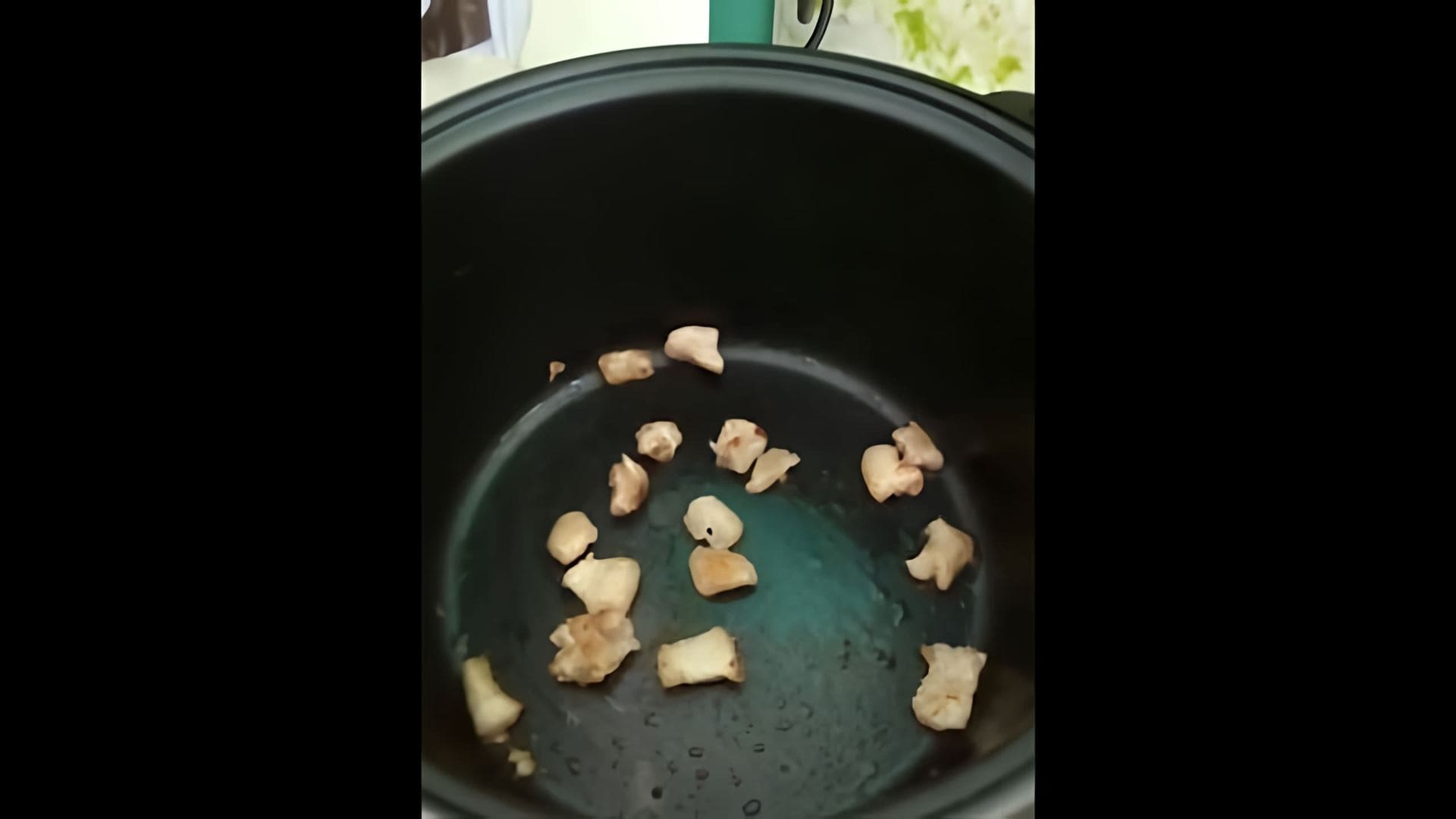 В этом видео-ролике будет показан рецепт приготовления жаркого со свининой в мультиварке