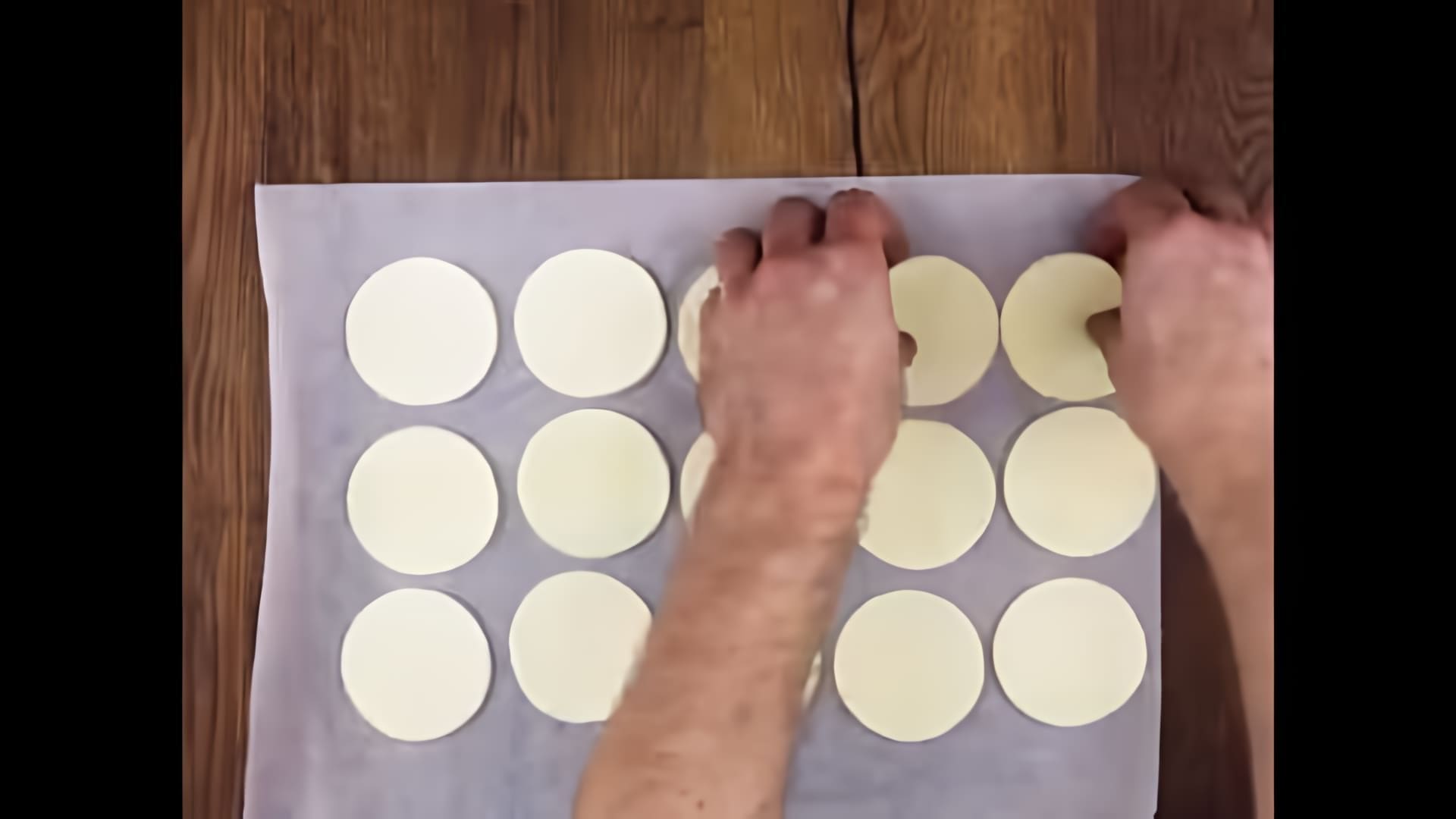 Видео: Пирог из слоеного теста