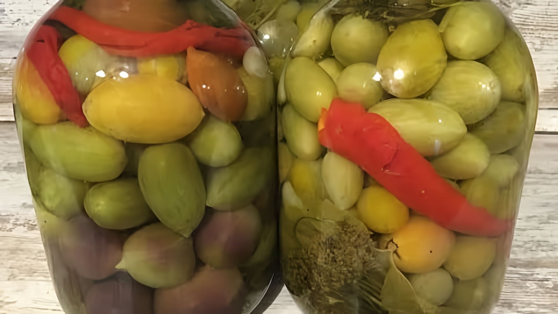 В данном видео Елена показывает, как приготовить зеленые помидоры по-корейски