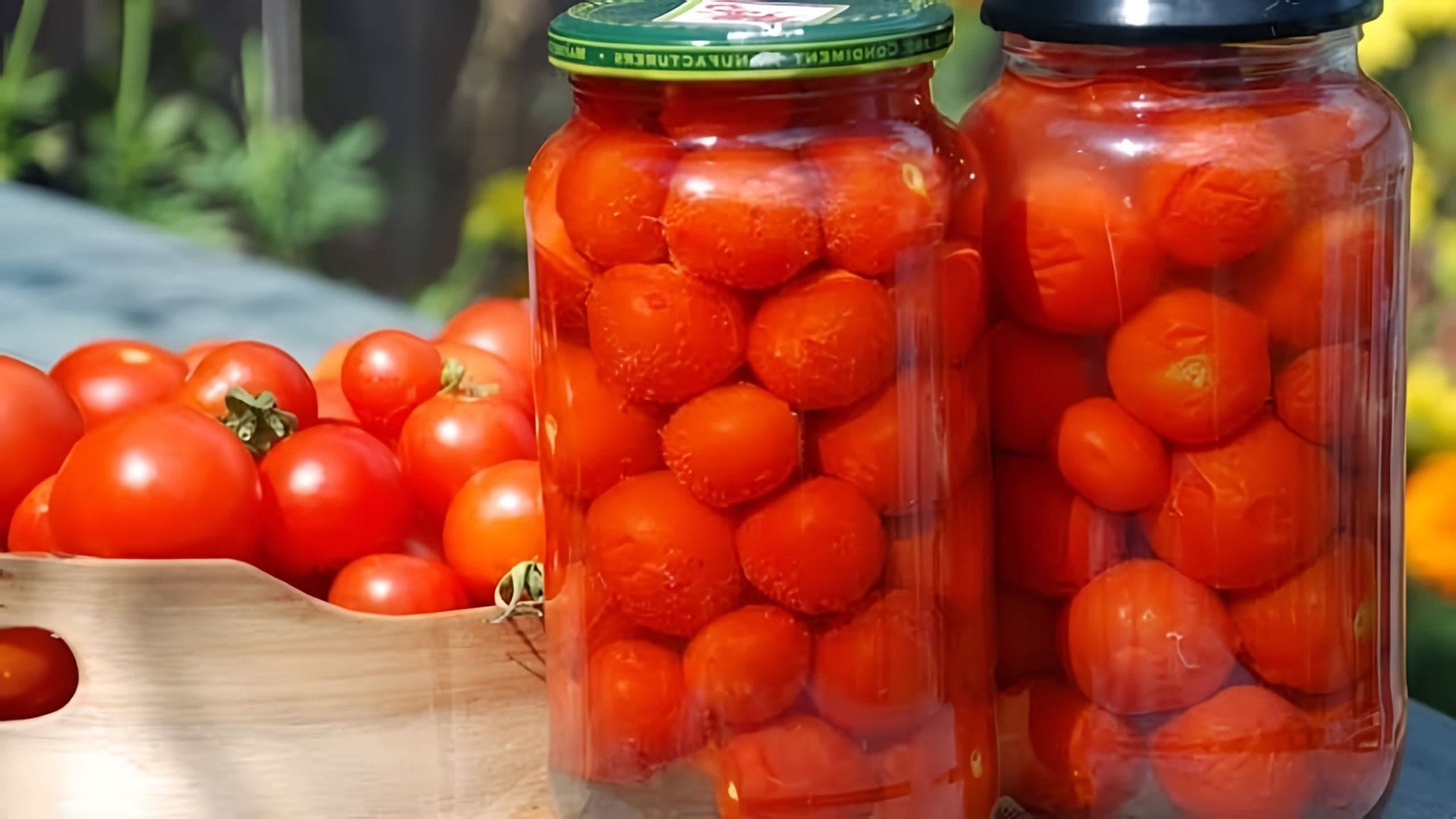 В этом видео демонстрируется рецепт маринованных помидоров, который является простым и проверенным временем