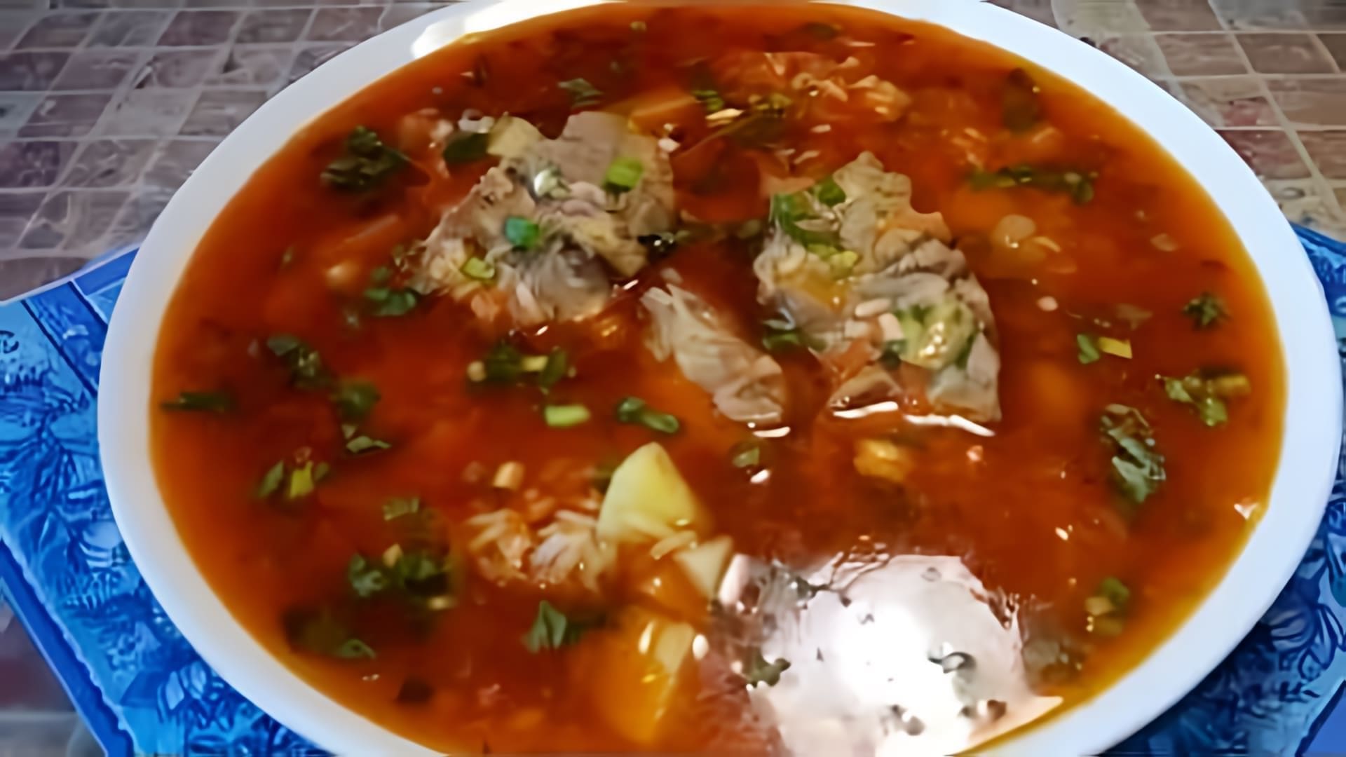 В этом видео показано, как приготовить вкусный рисовый суп