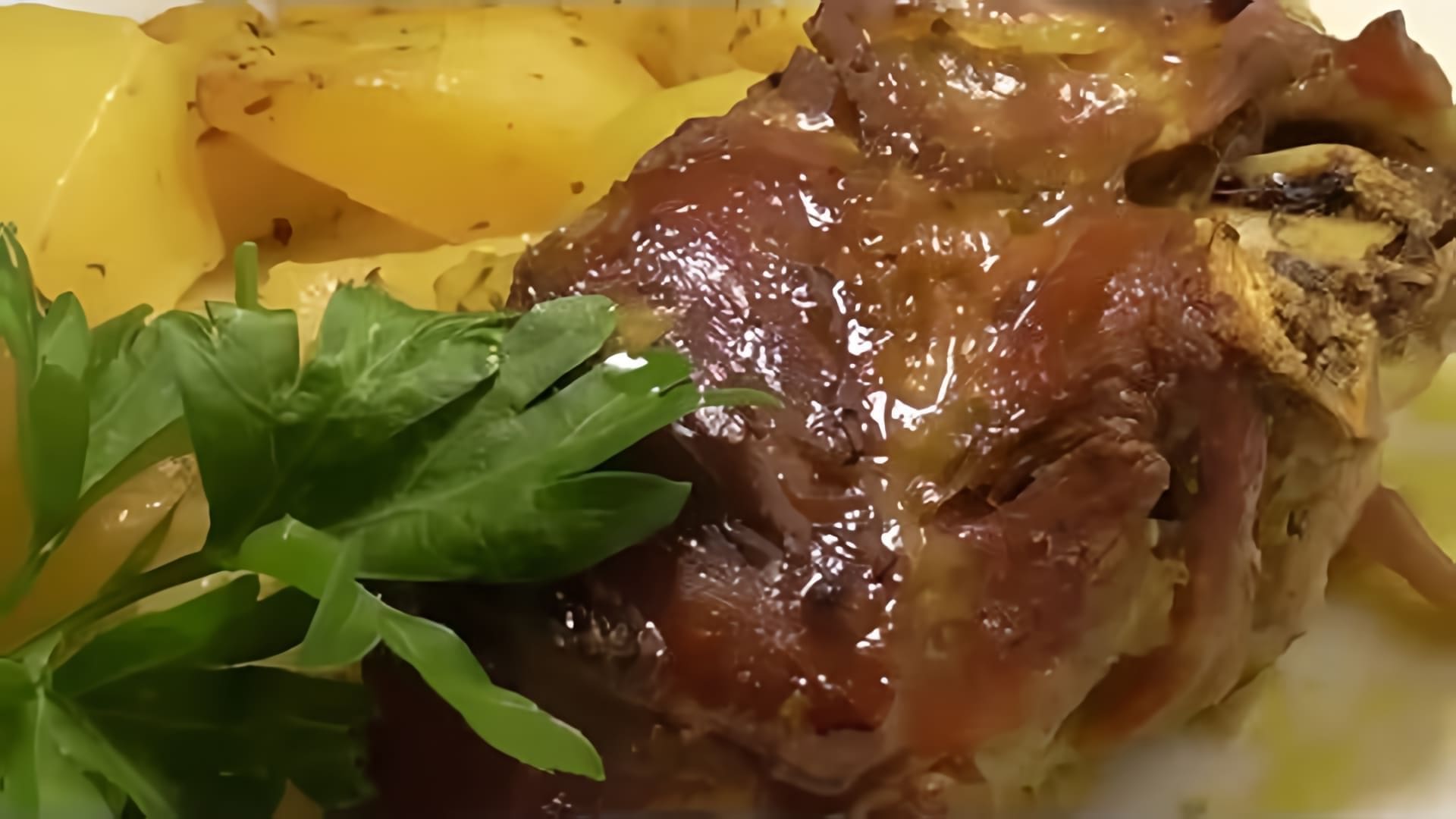 В этом видео демонстрируется рецепт приготовления козьего мяса, которое в Греции называется ка каки бу