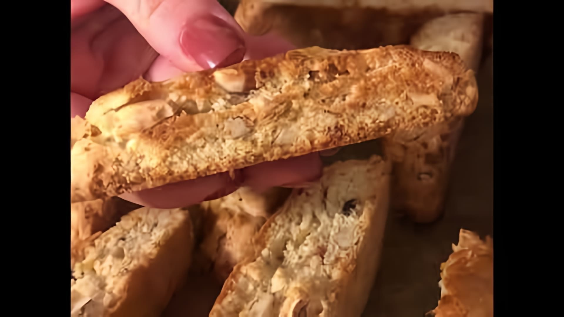В этом видео-ролике будет показан простой рецепт приготовления печенья "БИСКОТТИ"