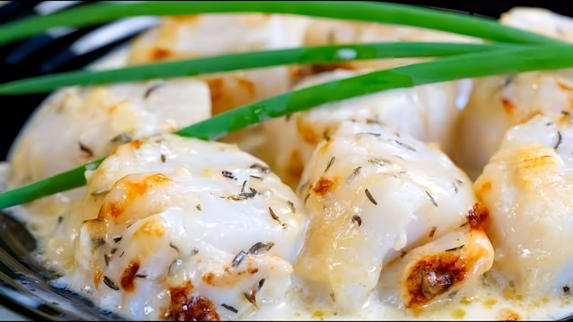 В этом видео Ирина предлагает рецепт приготовления морских гребешков в сливочном соусе