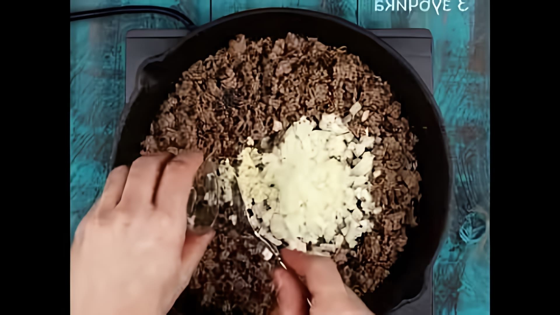 В этом видео-ролике вы увидите, как из обычного картофельного пюре можно приготовить вкусное и оригинальное блюдо - картофельную лазанью