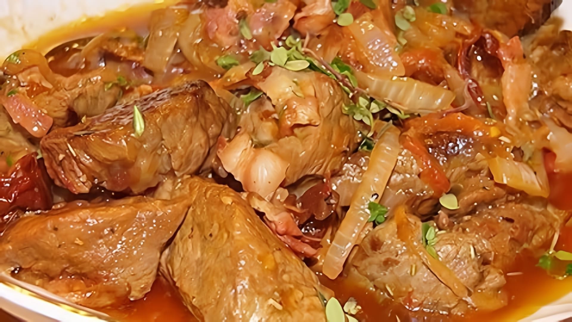 Чахохбили - это грузинское блюдо, которое готовится из мяса птицы или говядины