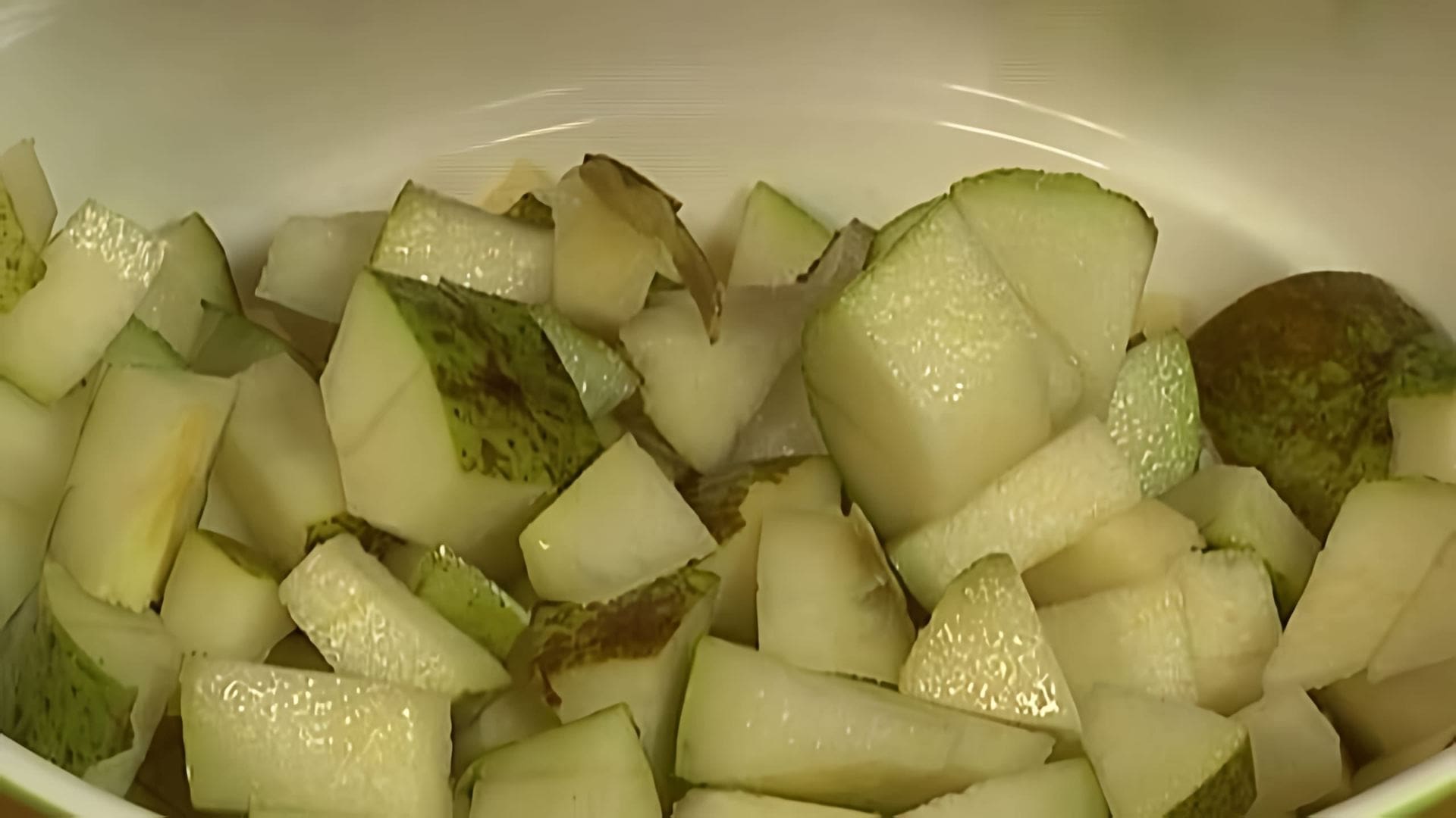 В этом видео рассказывается о салате "Зеленый микс"