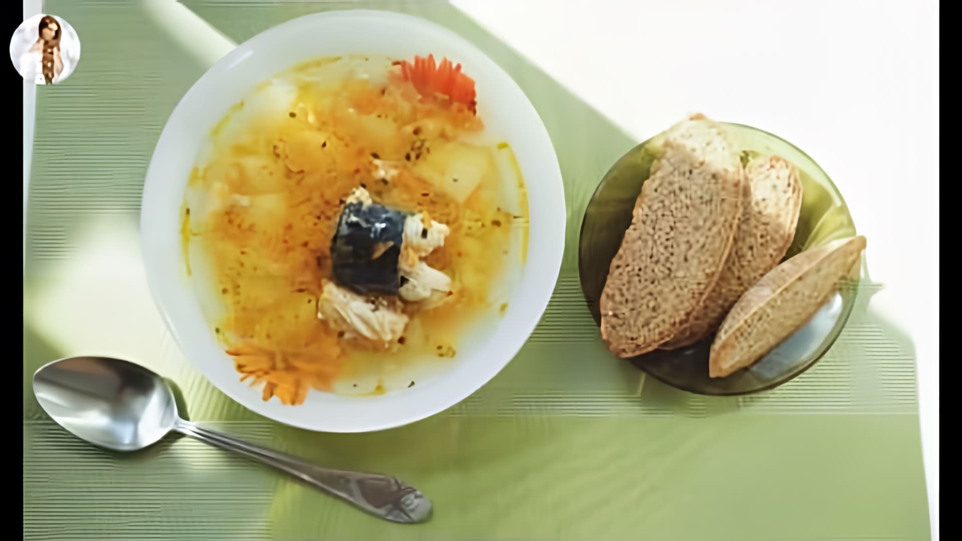 Суп со свежей скумбрией - это наваристый рыбный суп, который готовится из свежей скумбрии, овощей и специй