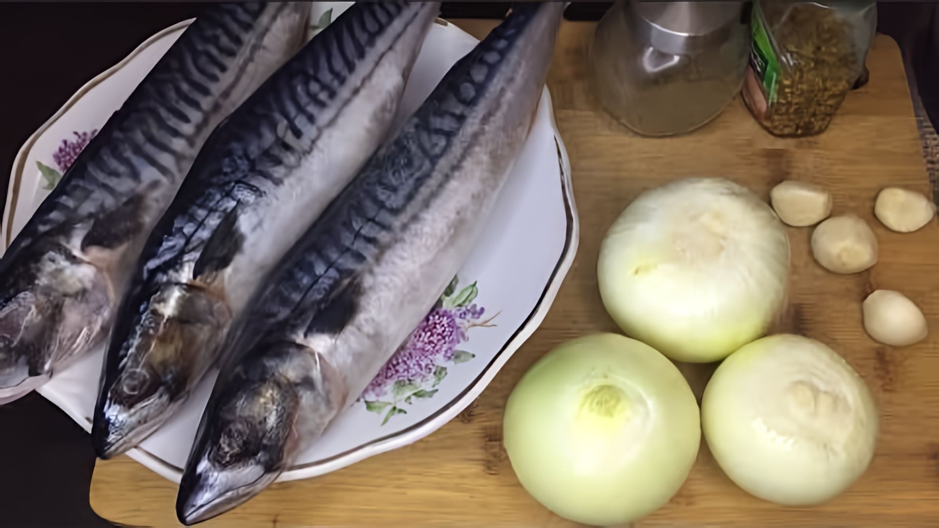 Скумбрия в банке маринованная с луком