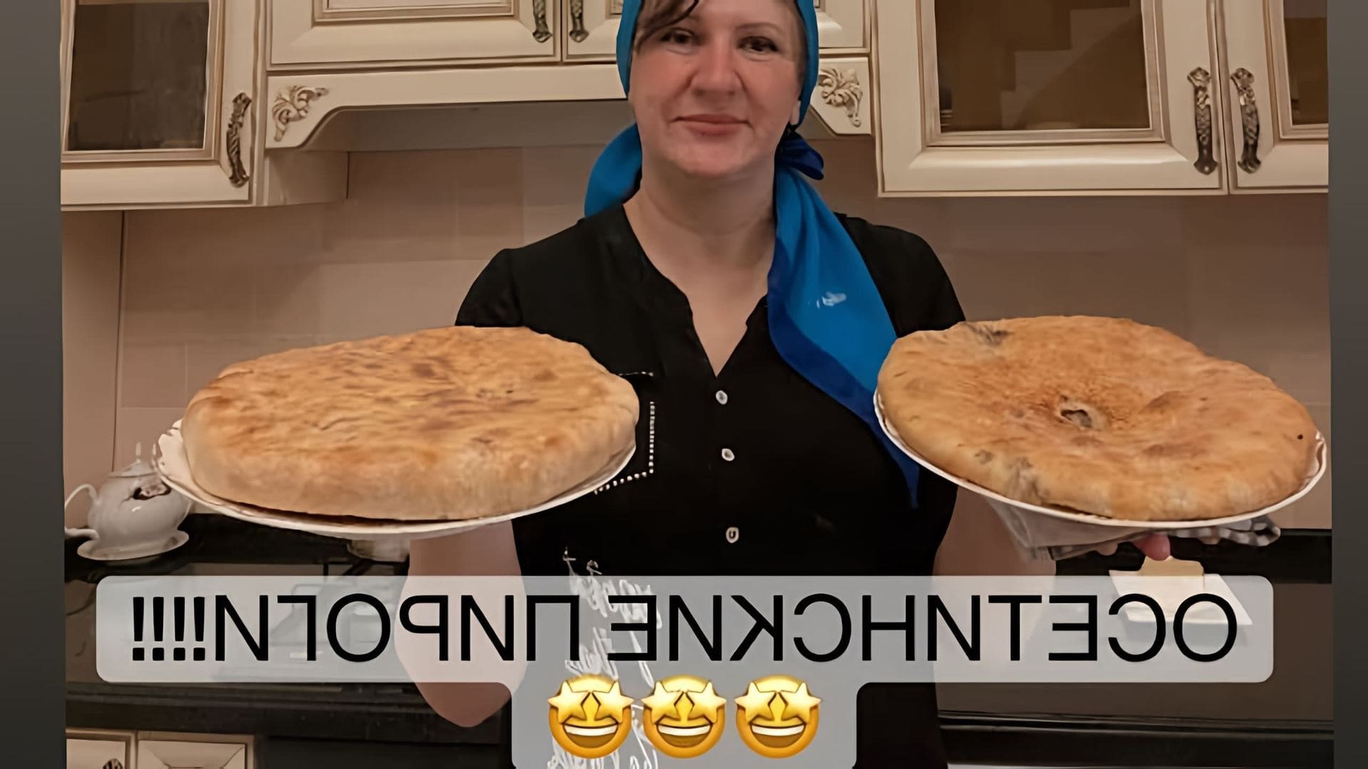 В этом видео демонстрируется процесс приготовления осетинских пирогов с мясом и картошкой