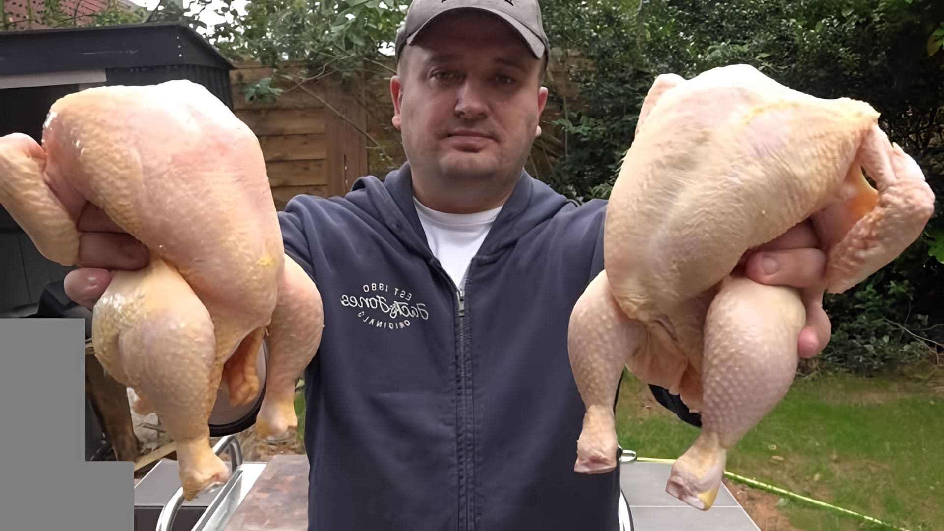 В этом видео демонстрируется рецепт приготовления куриного паштета