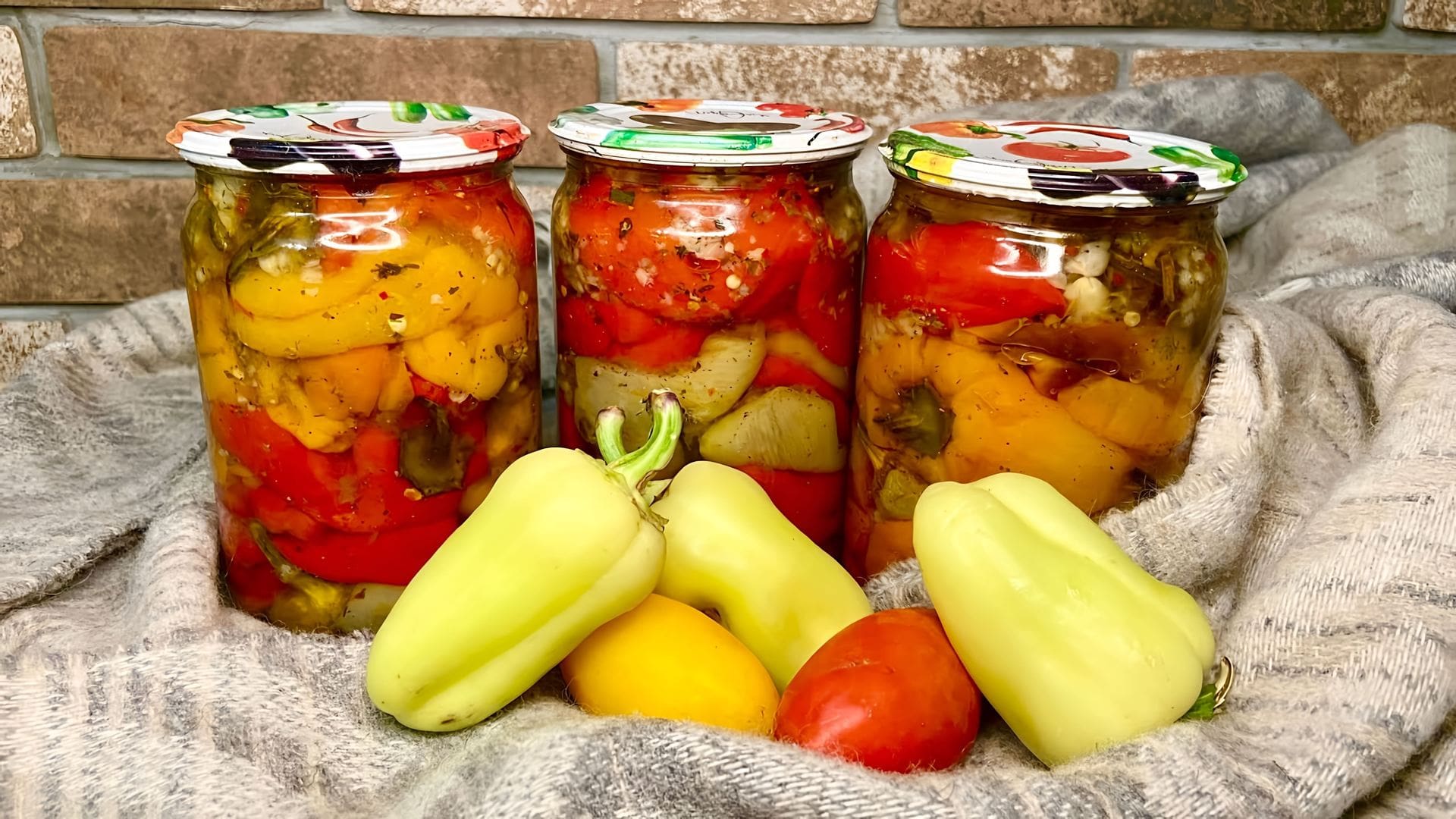Фаршированный перец на зиму в банках с овощами