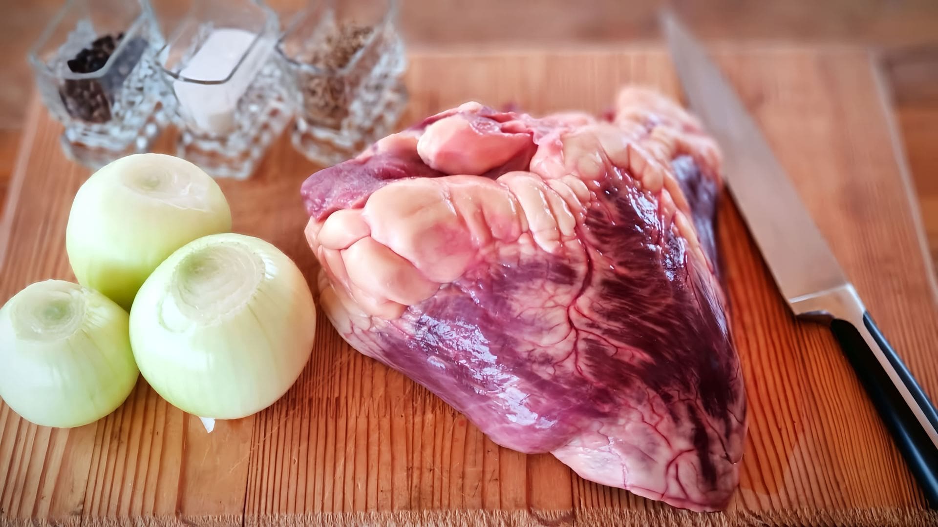 Приготовить куриные сердечки. Приготовление куриных сердечек. Куриные сердечки обработка перед приготовлением. Сердечки куриные с сосудами. Как правильно готовить сердце.