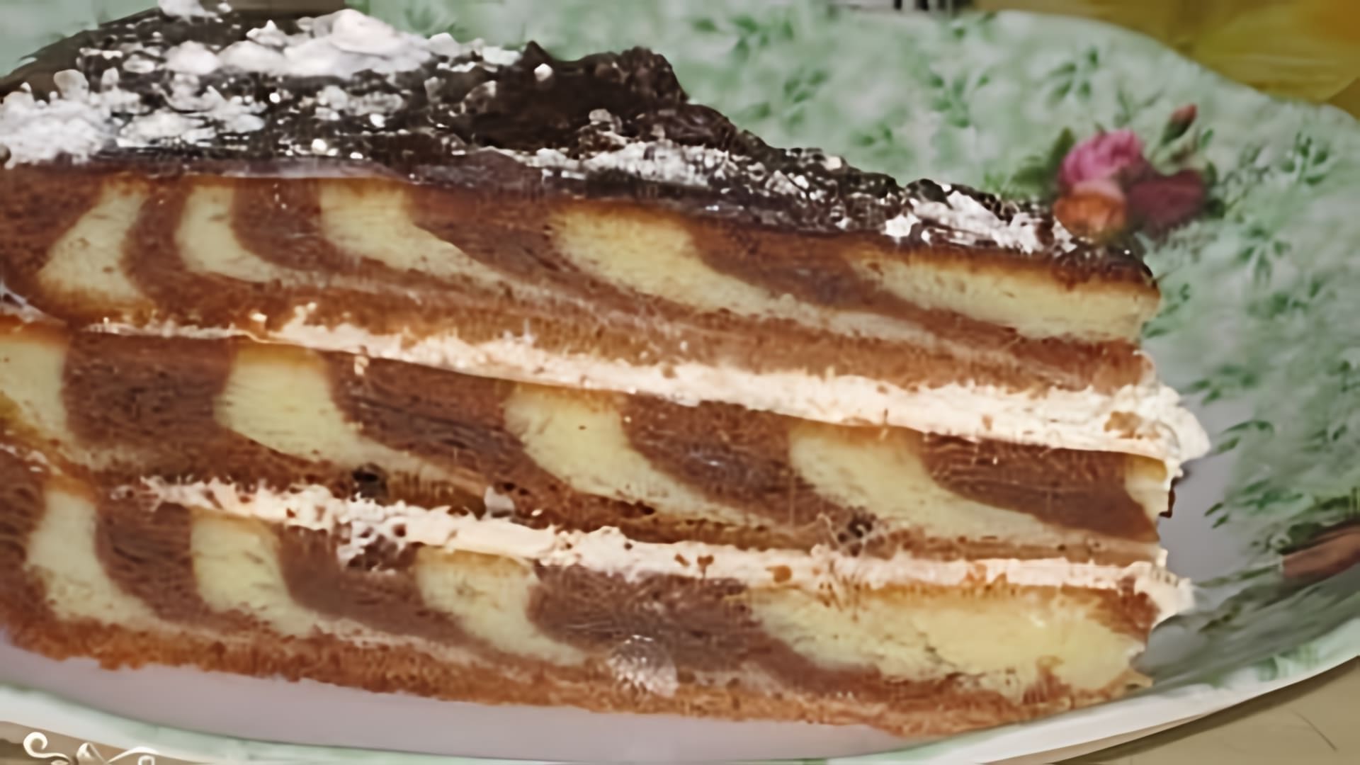 В данном видео представлен рецепт приготовления торта "Зебра" классический рецепт со сметанным кремом