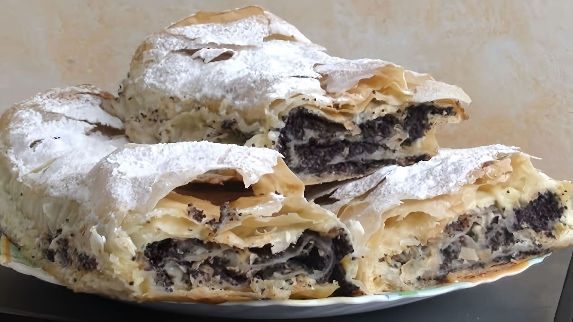 Фило с маком. Яблочный штрудель из фило. Яблочный штрудель из теста фило. Яблочный штрудель из тесто фило.