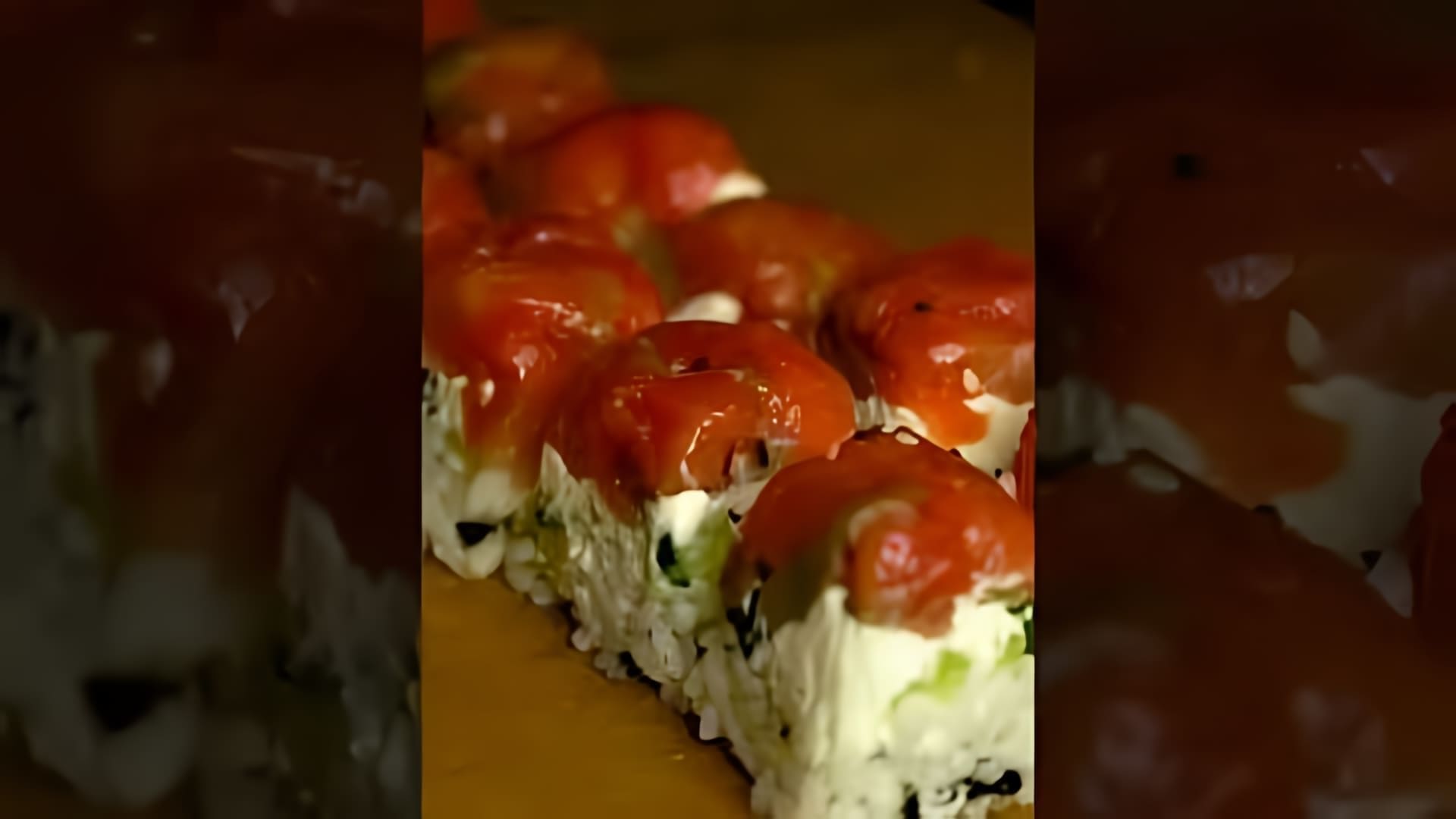 В этом видеоролике демонстрируется необычный способ приготовления суши, который позволяет сделать их в форме льда