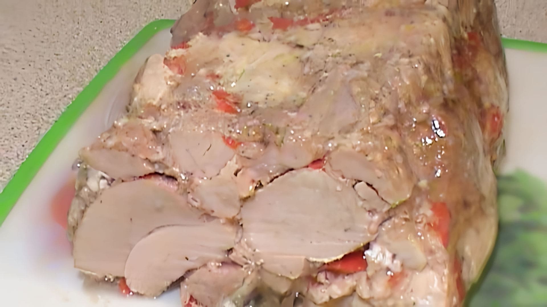 В этом видео-ролике рассказывается о том, как приготовить терин из мяса птицы Дю, используя диету Дюкана