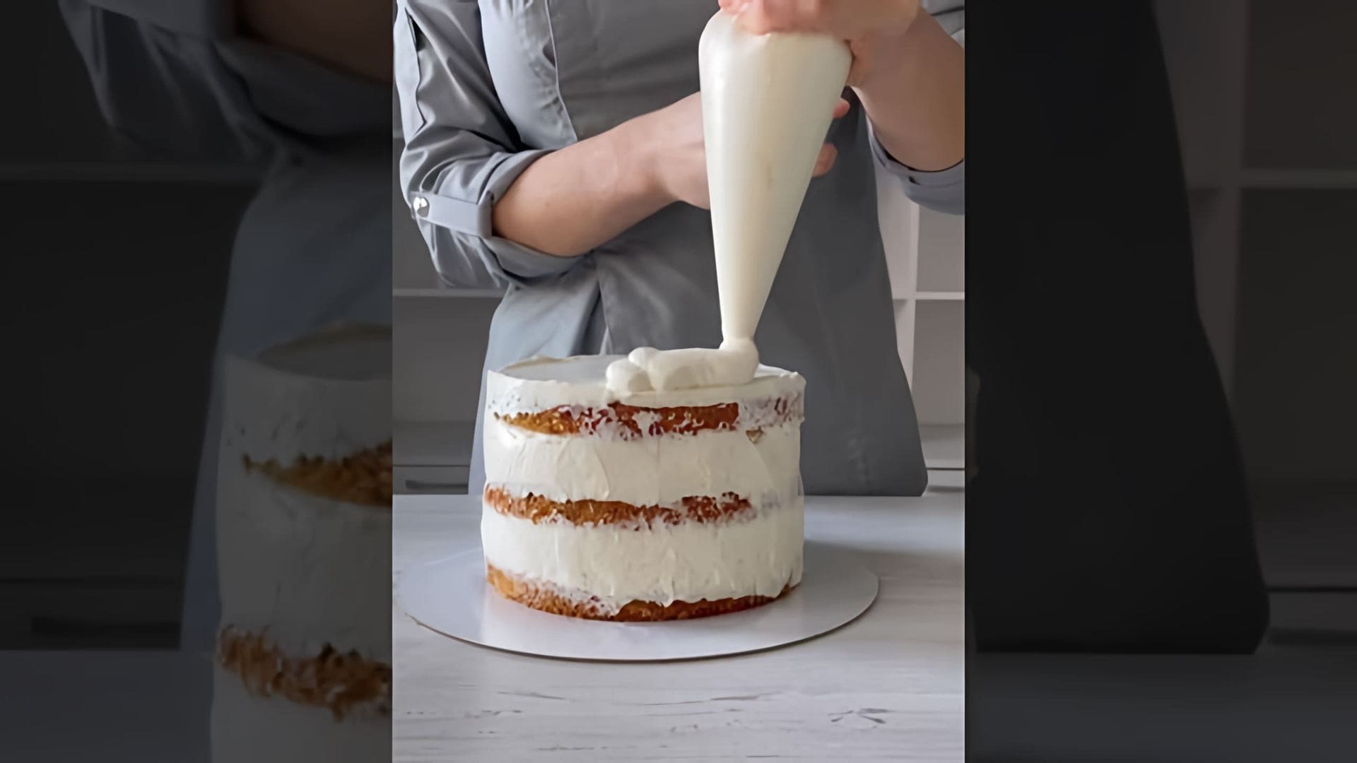 В этом видео демонстрируется процесс создания декора для морковного торта