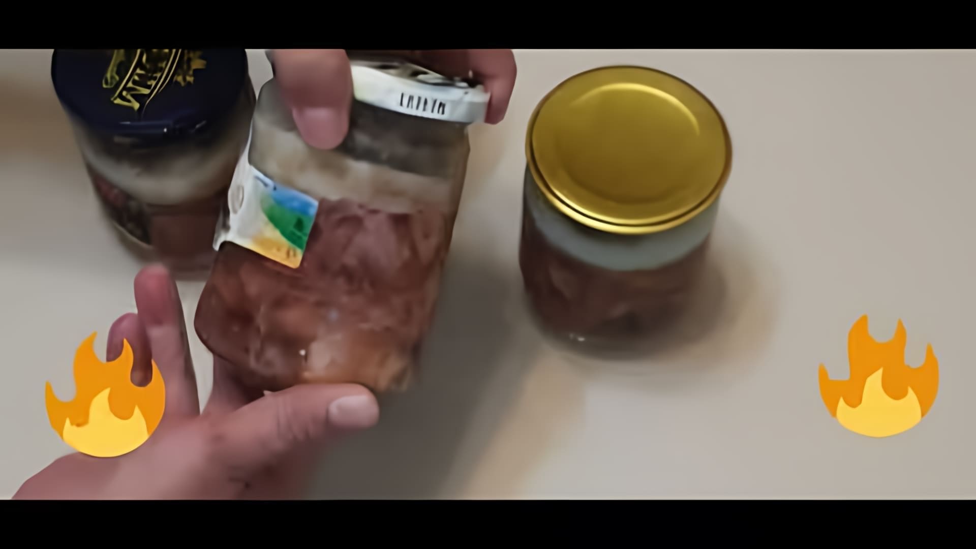 В этом видео демонстрируется процесс приготовления тушенки из свиной рульки без использования автоклава