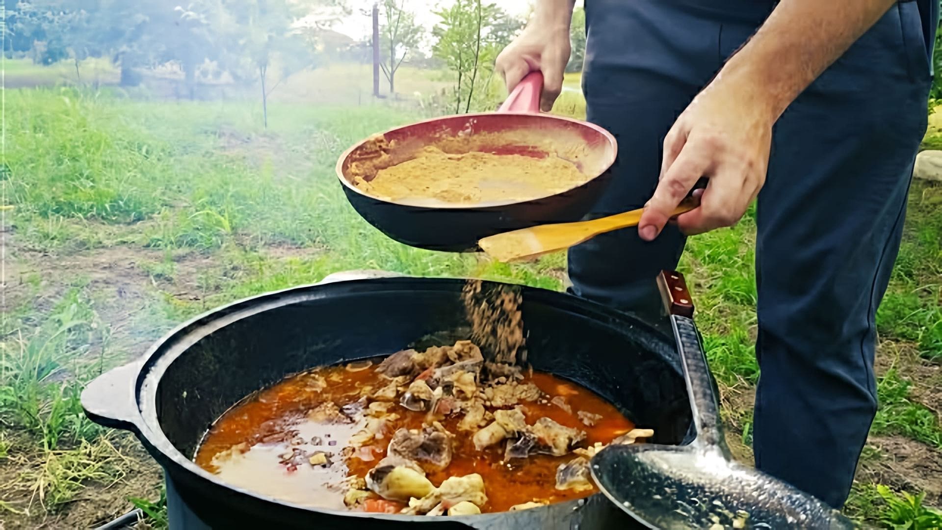 В данном видео демонстрируется процесс приготовления традиционного осетинского блюда Туйра