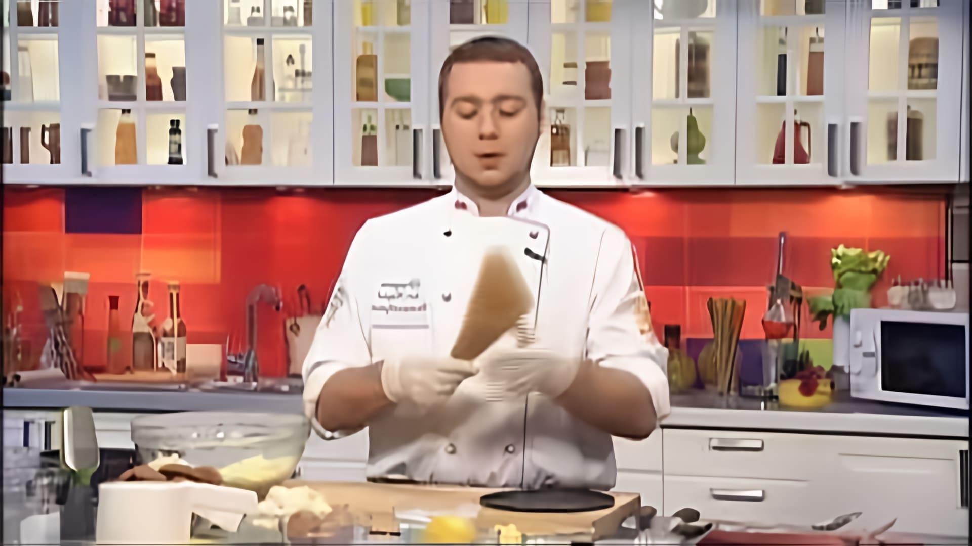 В этом видео-ролике вы увидите, как приготовить вкусный чизкейк с плавленым сыром