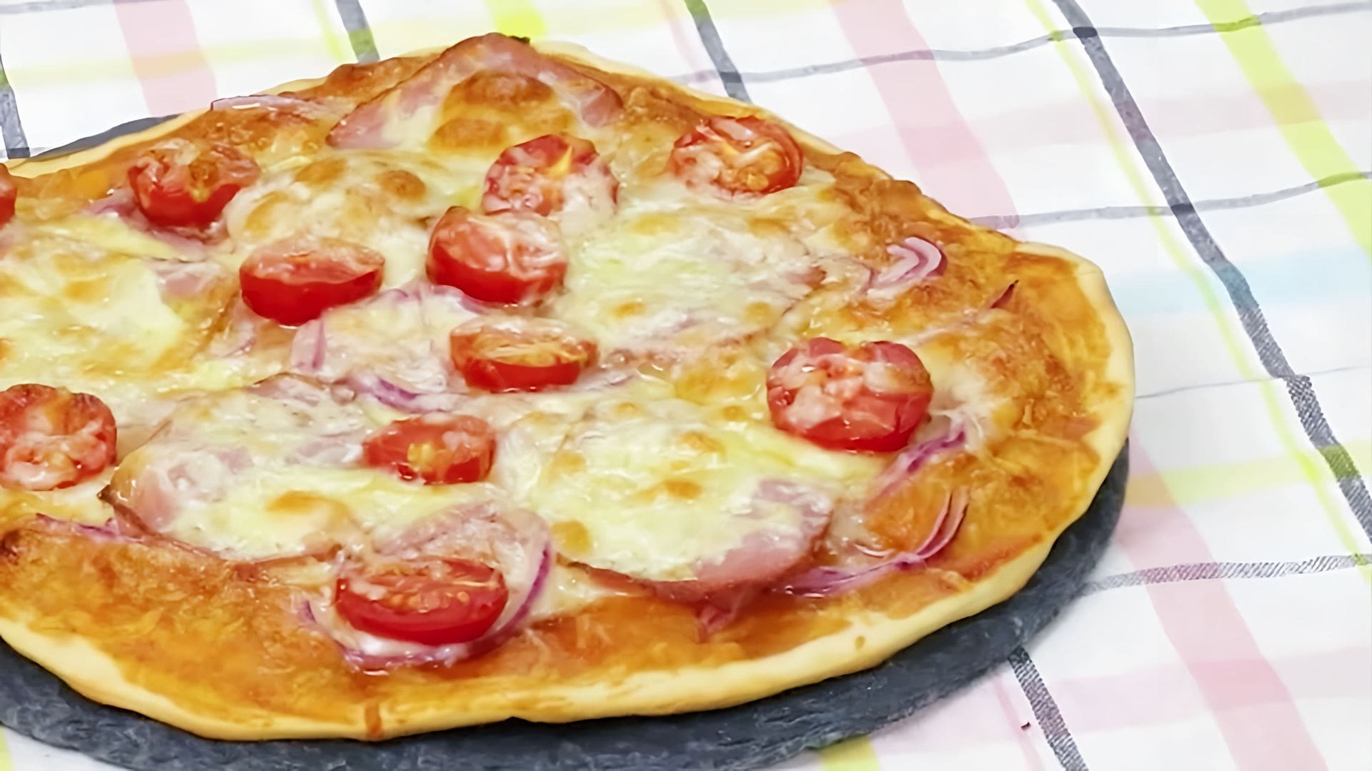 Пицца на кефире. Быстрая пицца на сковороде. Пицца из слоеного теста. Пицца за 5 минут в духовке. Пицца домашняя в духовке.