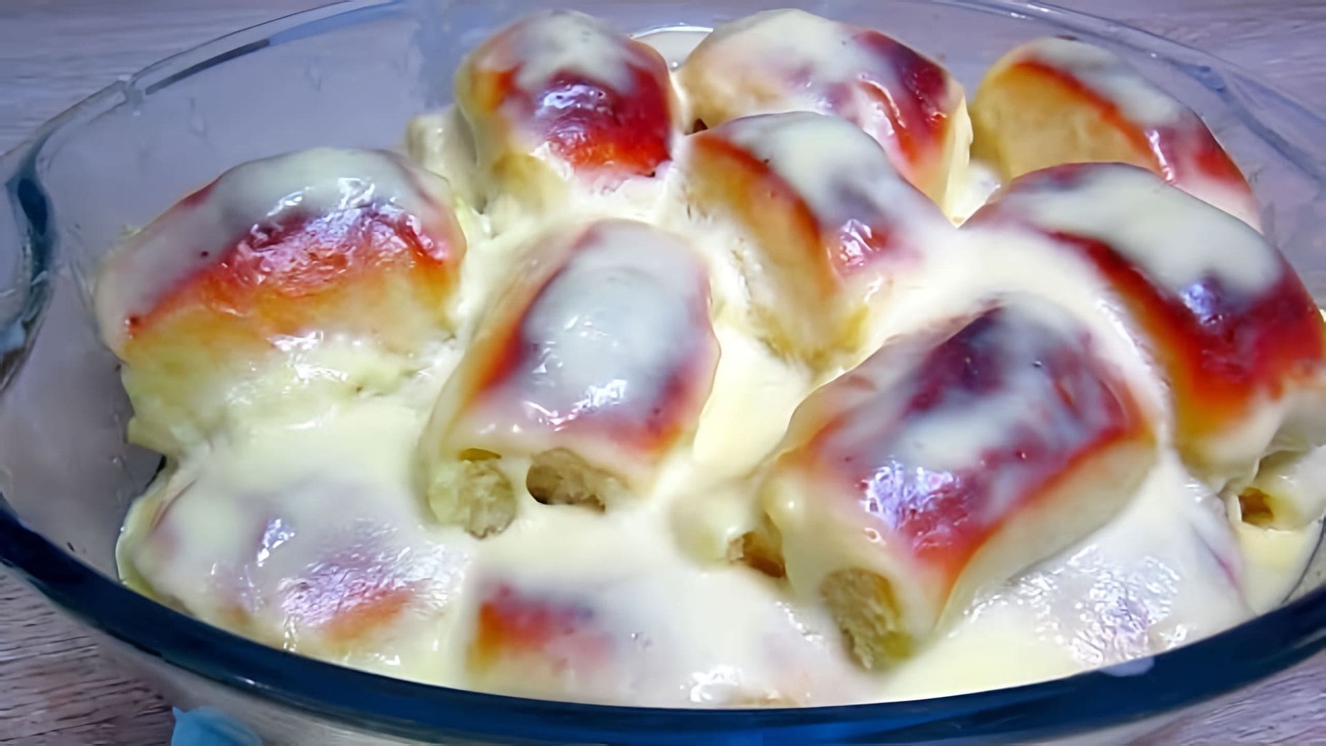 В этом видео-ролике вы увидите процесс приготовления восхитительных белорусских булочек в нежной заливке