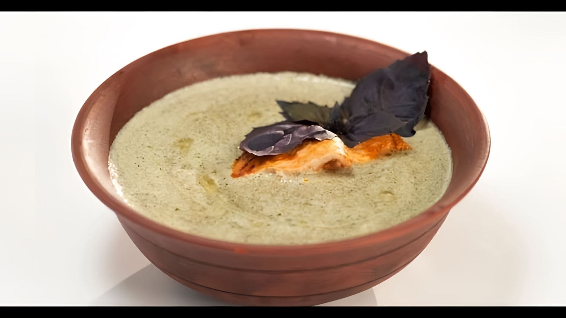 Крем-суп из кабачков с индейкой - это вкусное и полезное блюдо, которое можно приготовить в домашних условиях