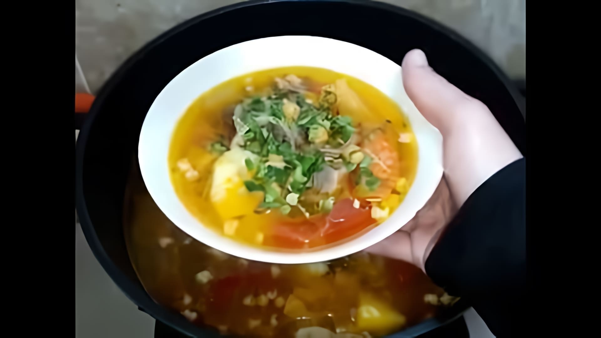 Шурпа - это классический узбекский суп, который готовится из мяса, овощей и специй