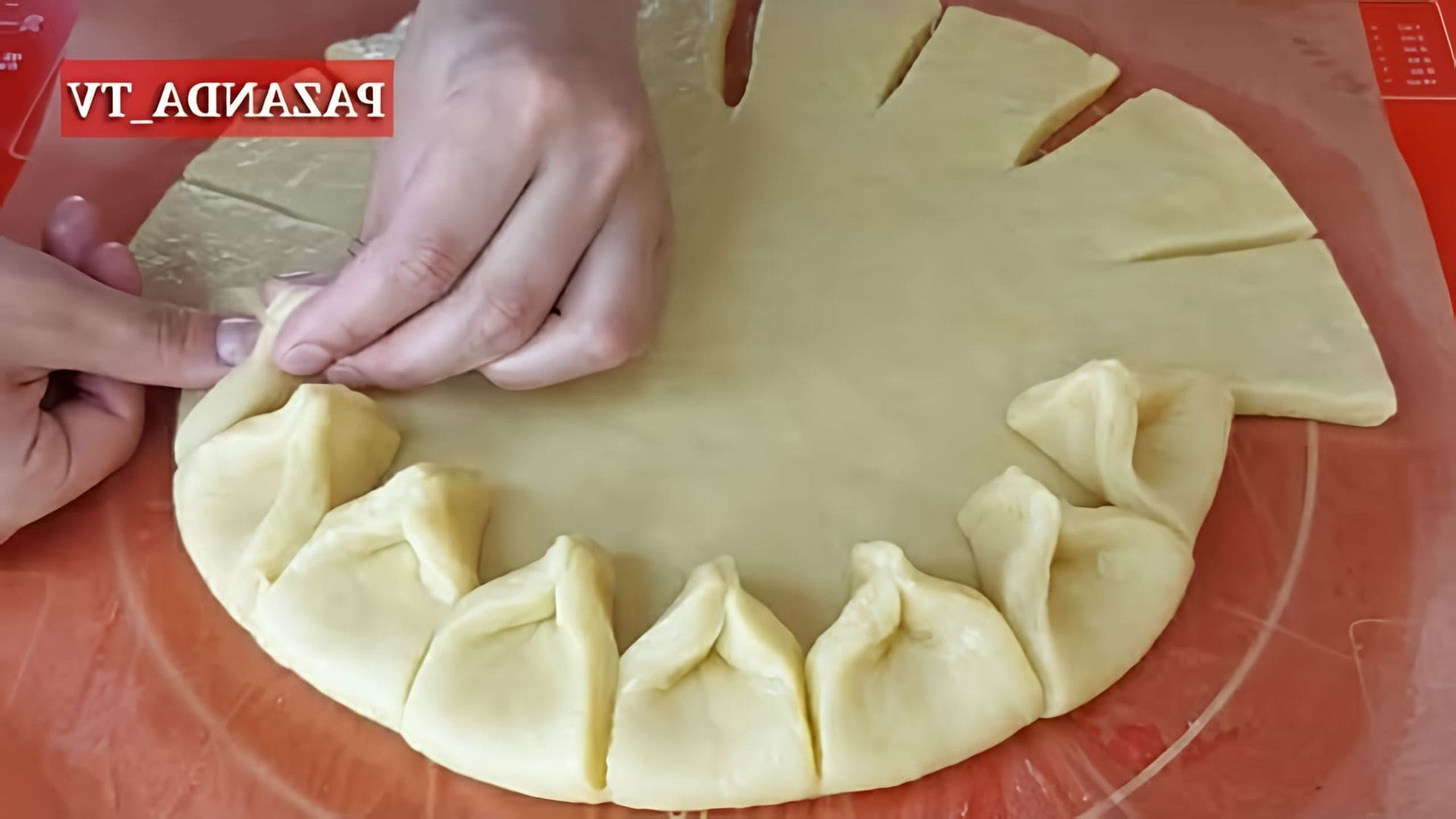 В этом видео-ролике вы увидите рецепт бесподобного пирога с яблоками, который не оставит вас равнодушным