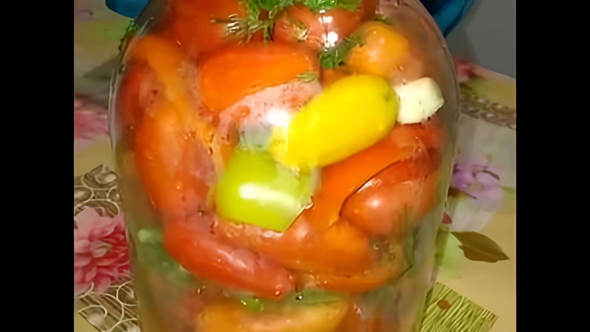 В этом видео-ролике рассказывается о том, как приготовить консервированные помидоры с лимонной кислотой