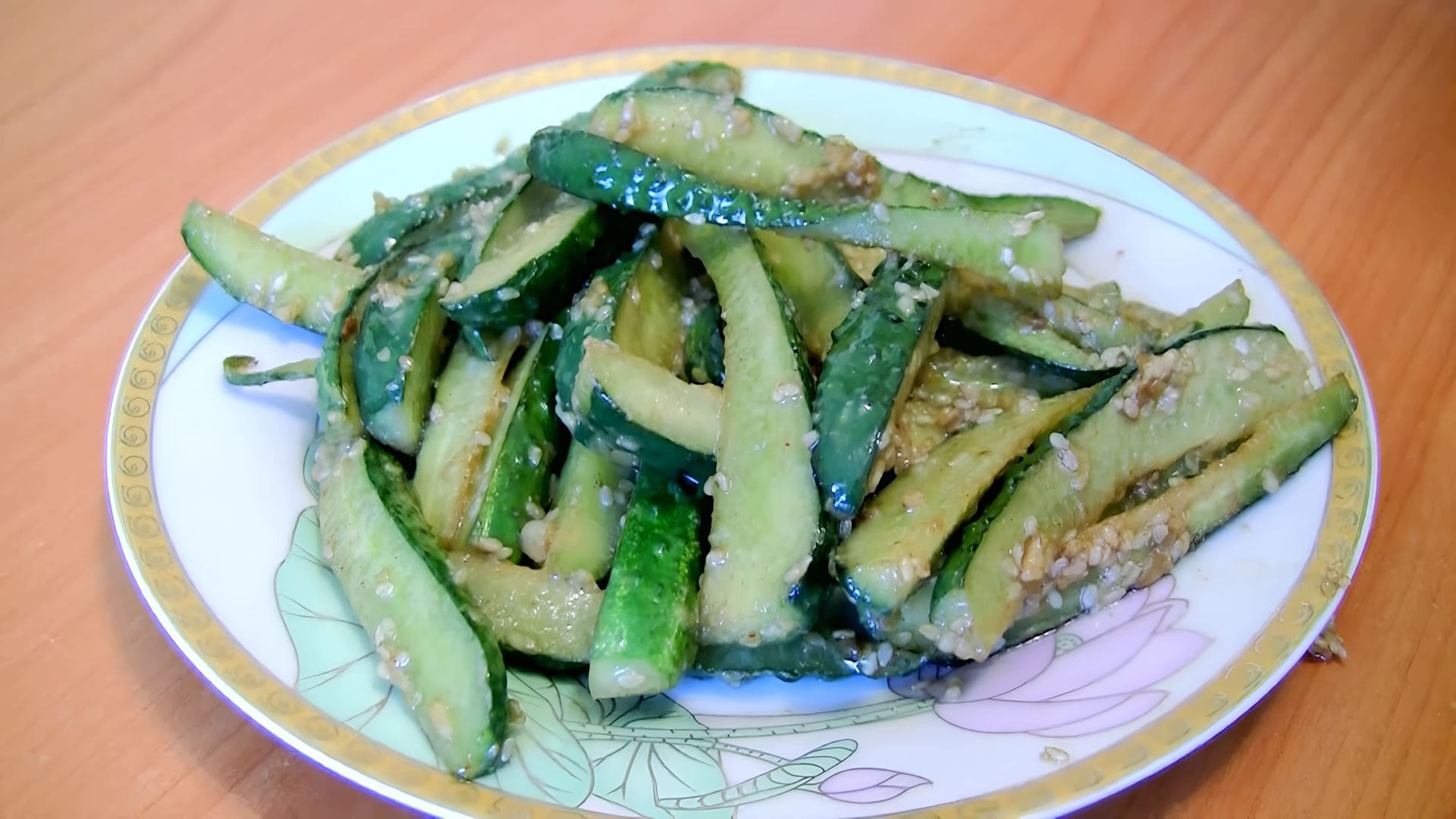 Картошка с огурцами. Жареные огурцы по китайски. Жареная картошка с огурцами и помидорами. Жарим соленые огурцы. Как пожарить солёные огурцы на сковороде.