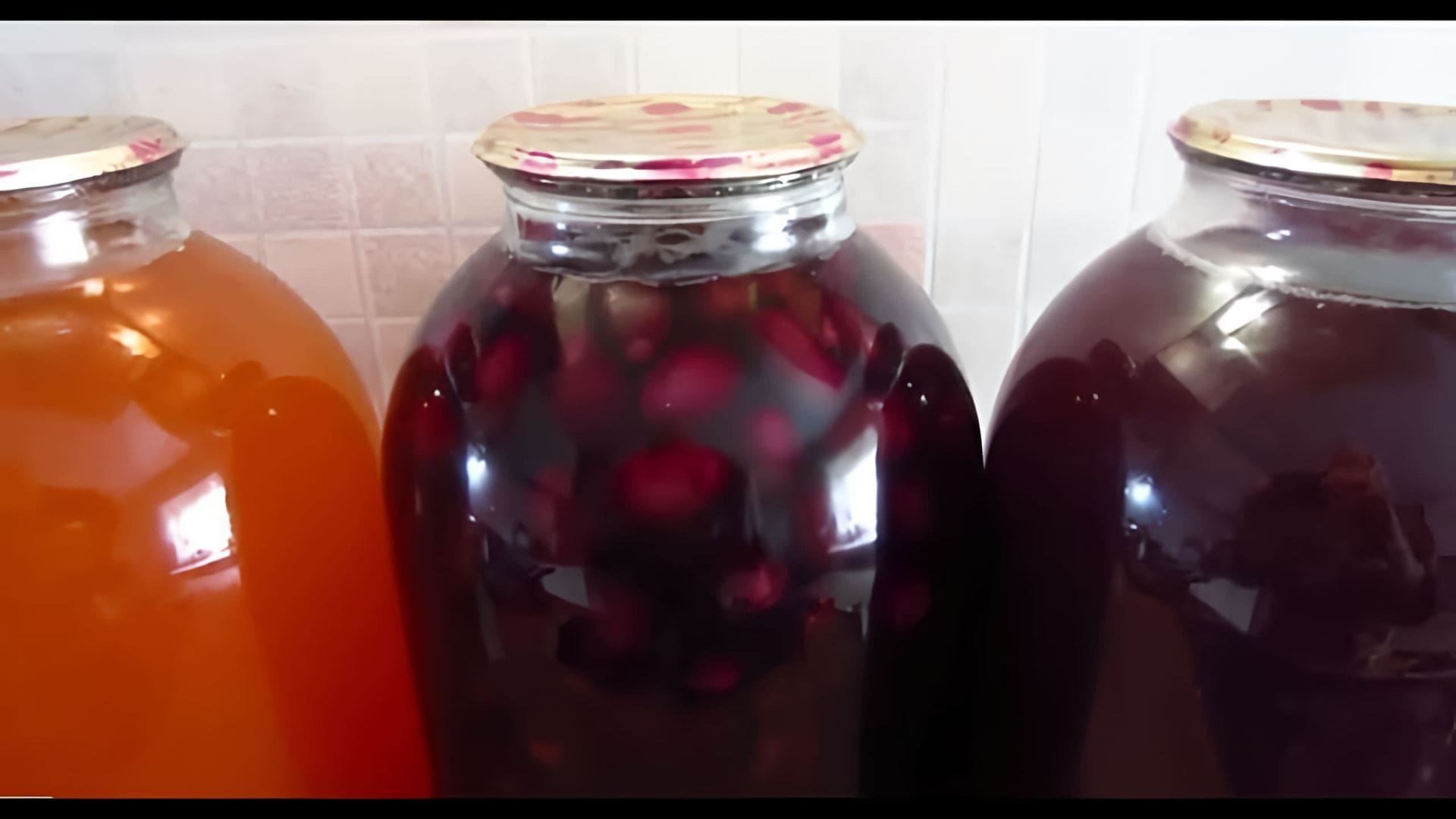 В этом видео Наталия рассказывает о трех способах приготовления виноградного сока на зиму