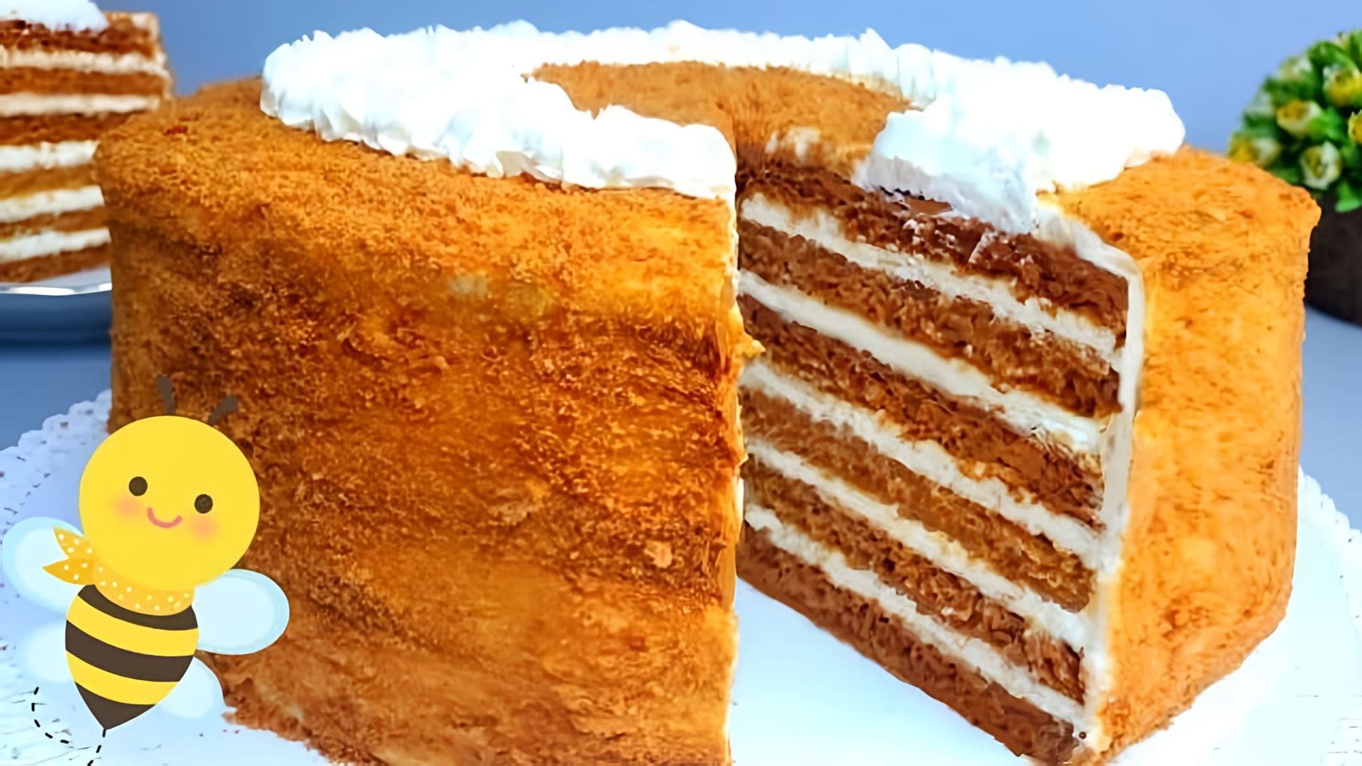 В этом видео демонстрируется рецепт приготовления классического торта Медовик