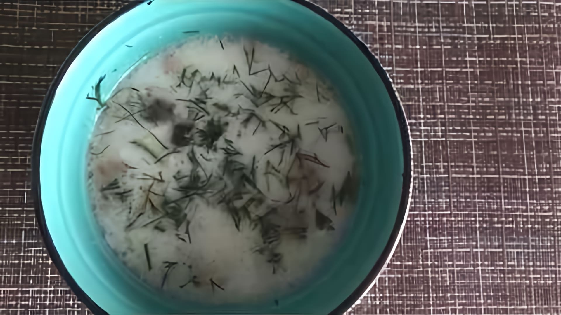 В этом видео демонстрируется рецепт сырного супа для ребенка в год