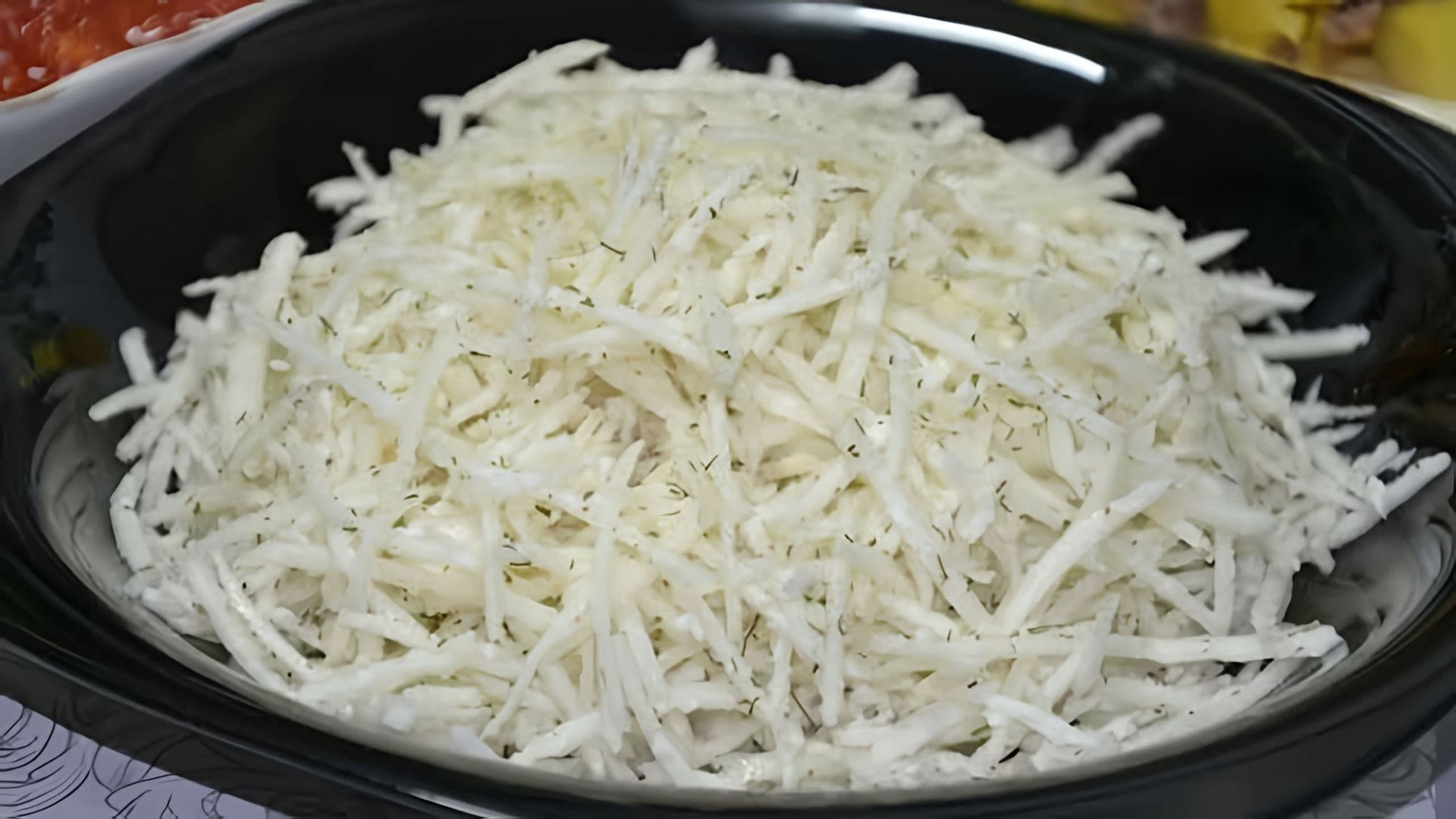 В этом видео Вы увидите как приготовить салат из редьки. Редька очень полезная и вкусная. Для салата необходима... 