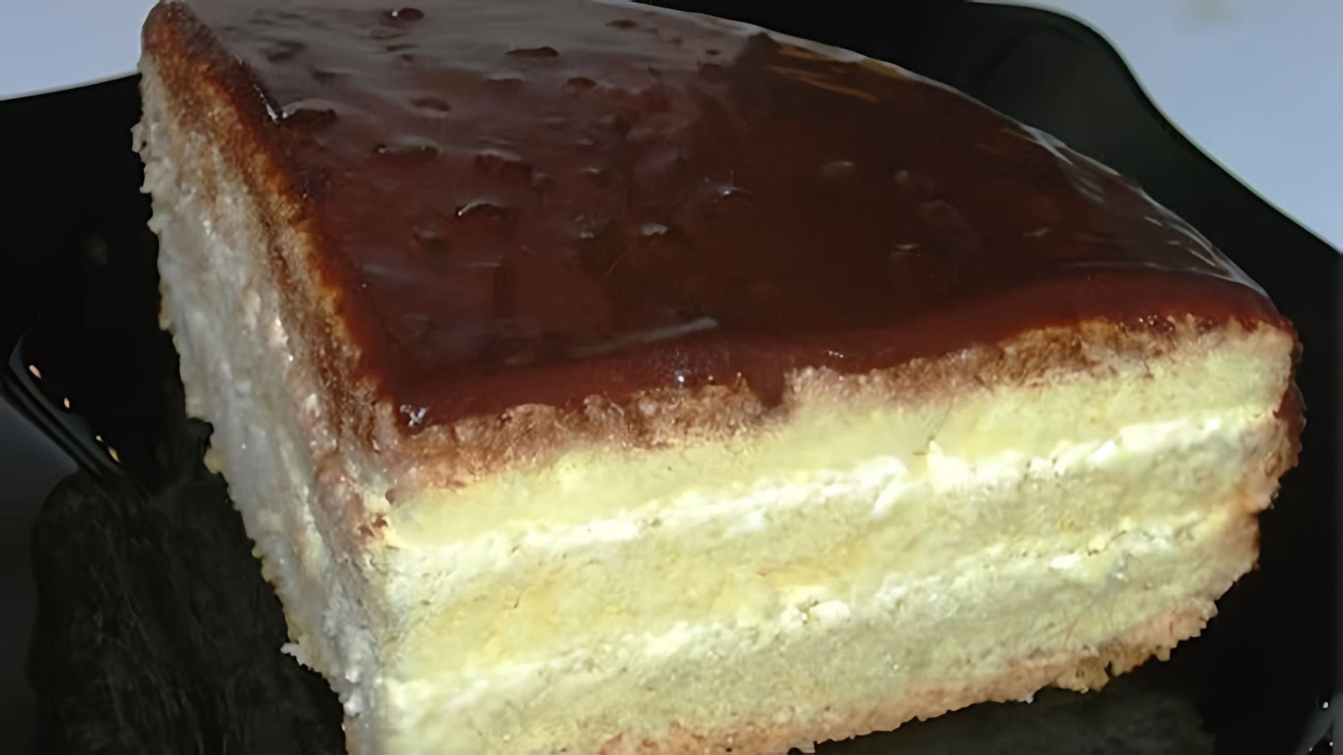 В этом видео-ролике я покажу, как приготовить самый быстрый и вкусный торт, который научила готовить всех своих подруг