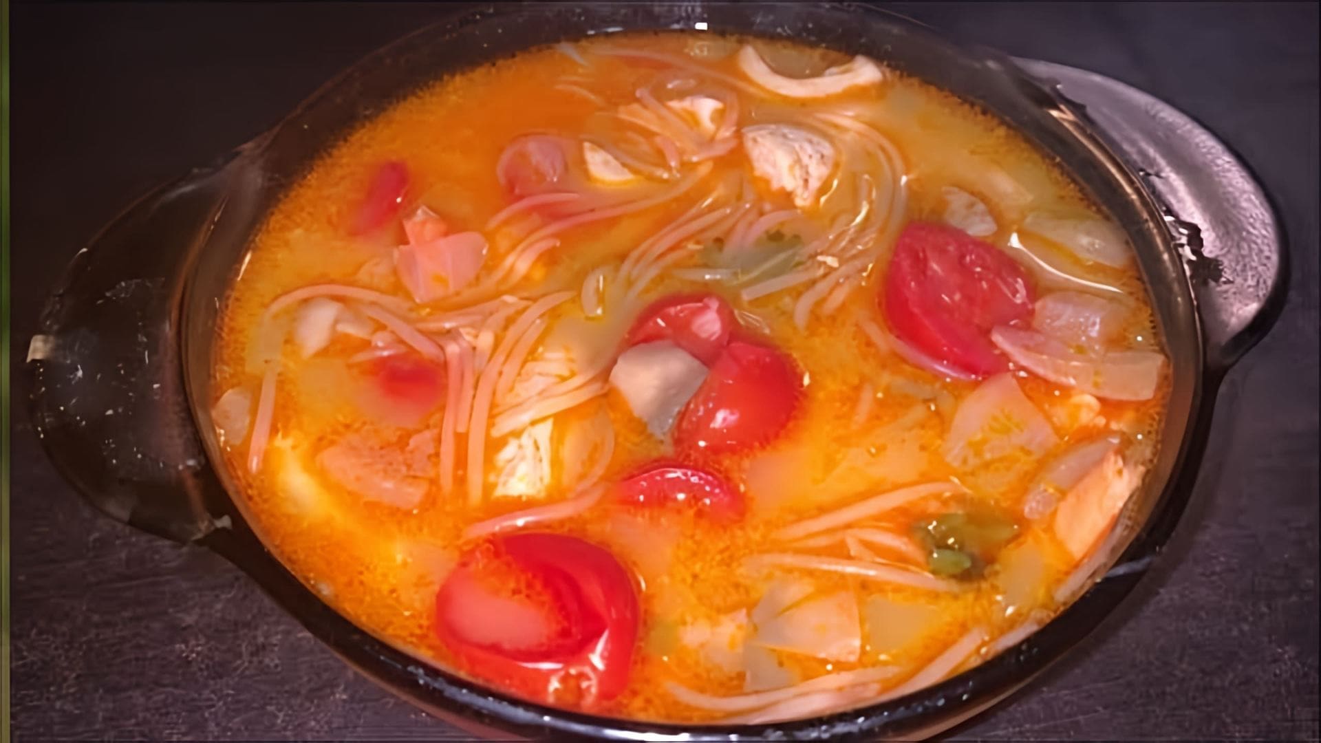 В этом видео-ролике вы увидите, как приготовить вкусный и ароматный суп "Том Ям" с морепродуктами и фунчозой