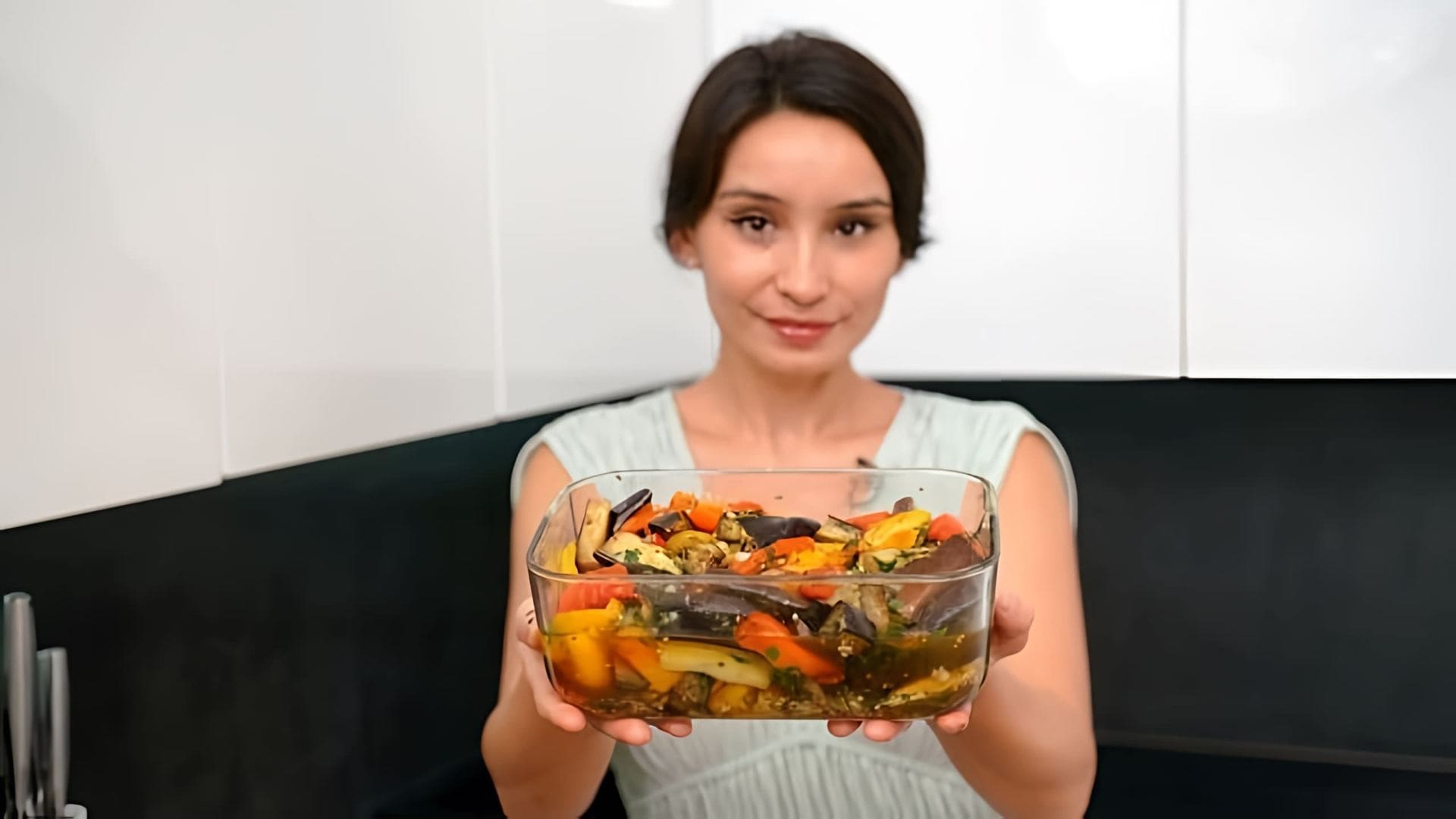 Видео рецепт запеченного баклажана с перцем