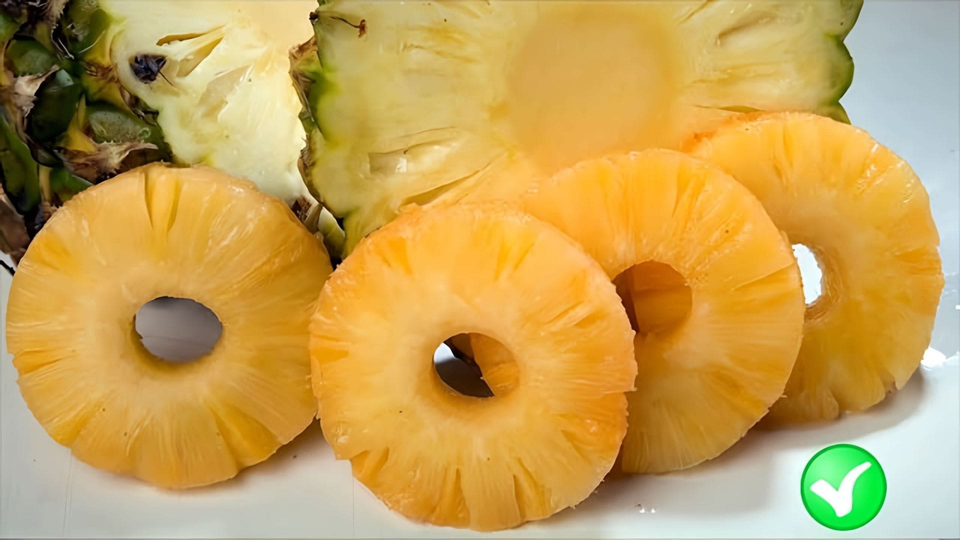 В этом видео рассказывается о пользе и вреде консервированных ананасов