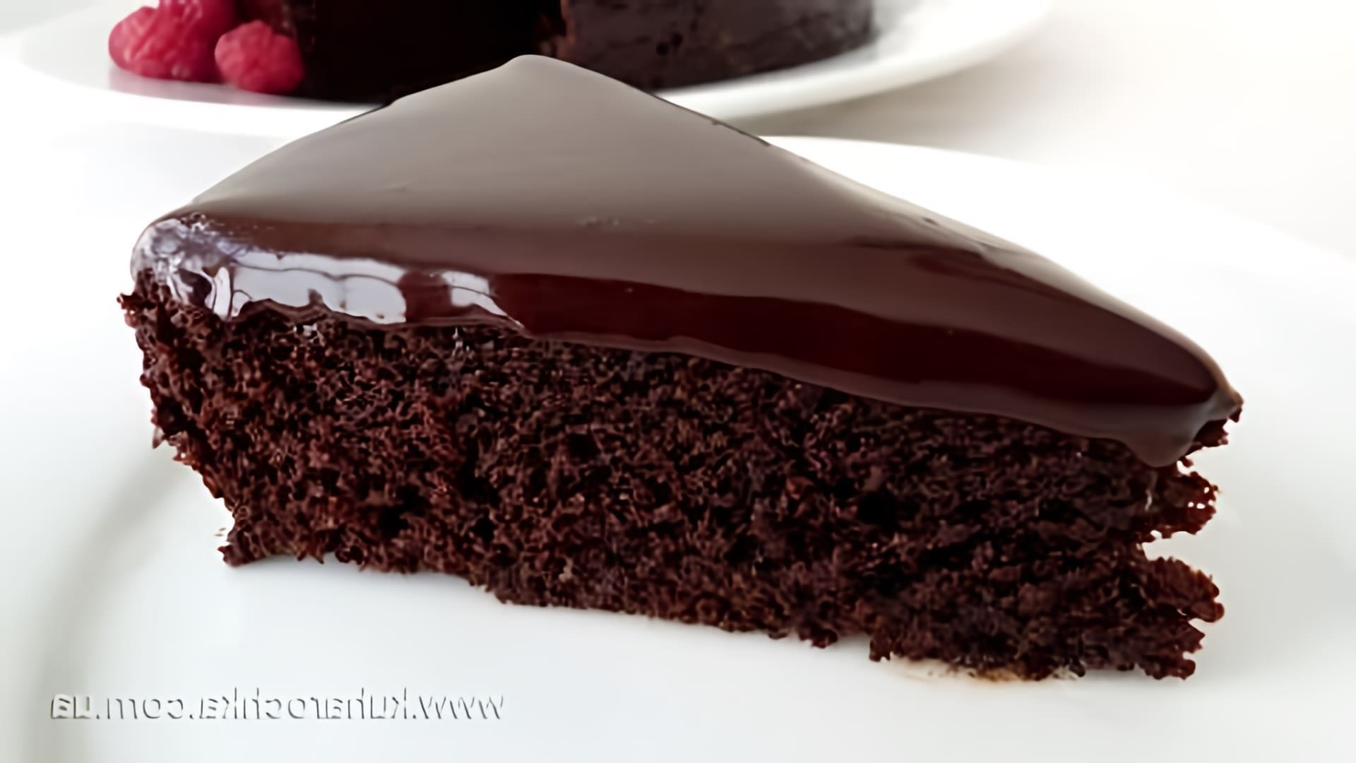 В этом видео демонстрируется процесс приготовления брауни - шоколадного кекса