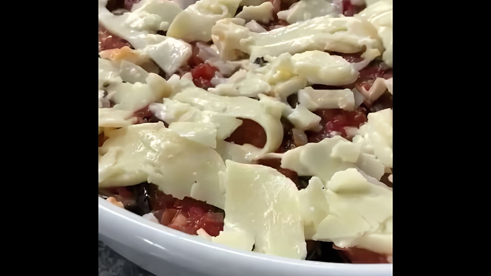 В этом видео-ролике вы увидите, как приготовить вкусное итальянское блюдо - пармиджано баклажаны с моцареллой и помидорами