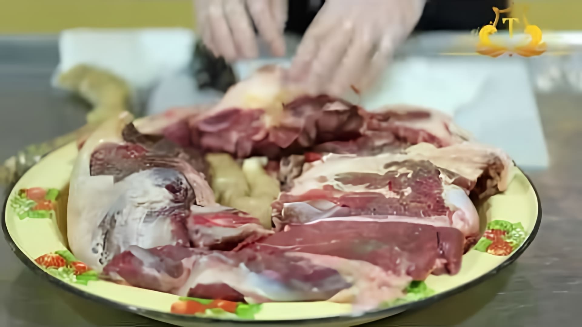 В этом видео-ролике шеф-повар ресторана Толеп расскажет и покажет, как правильно готовить конину