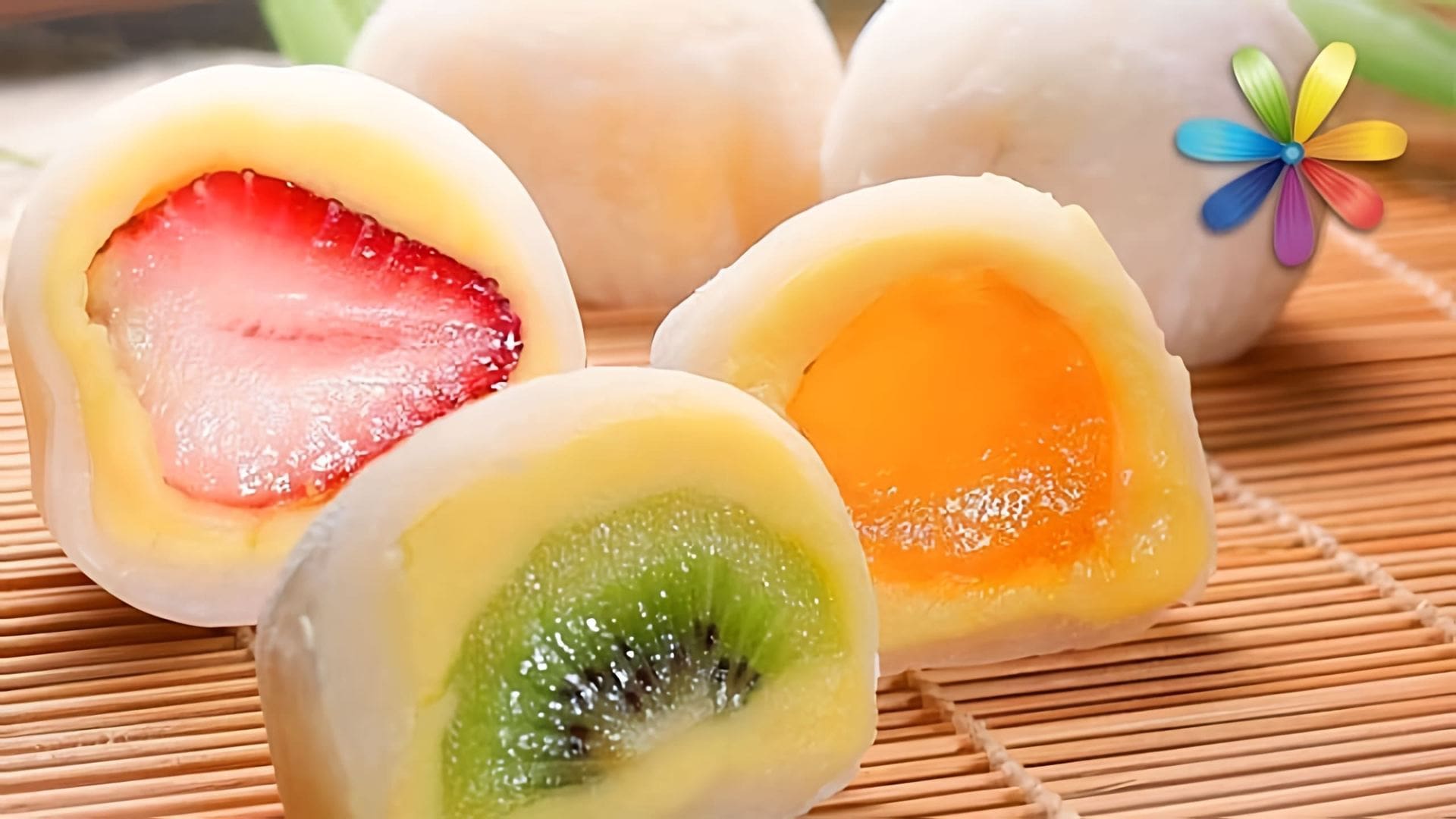 В этом видео кондитер Алисе Соломина рассказывает о японском десерте моти (мочи), который можно приготовить дома