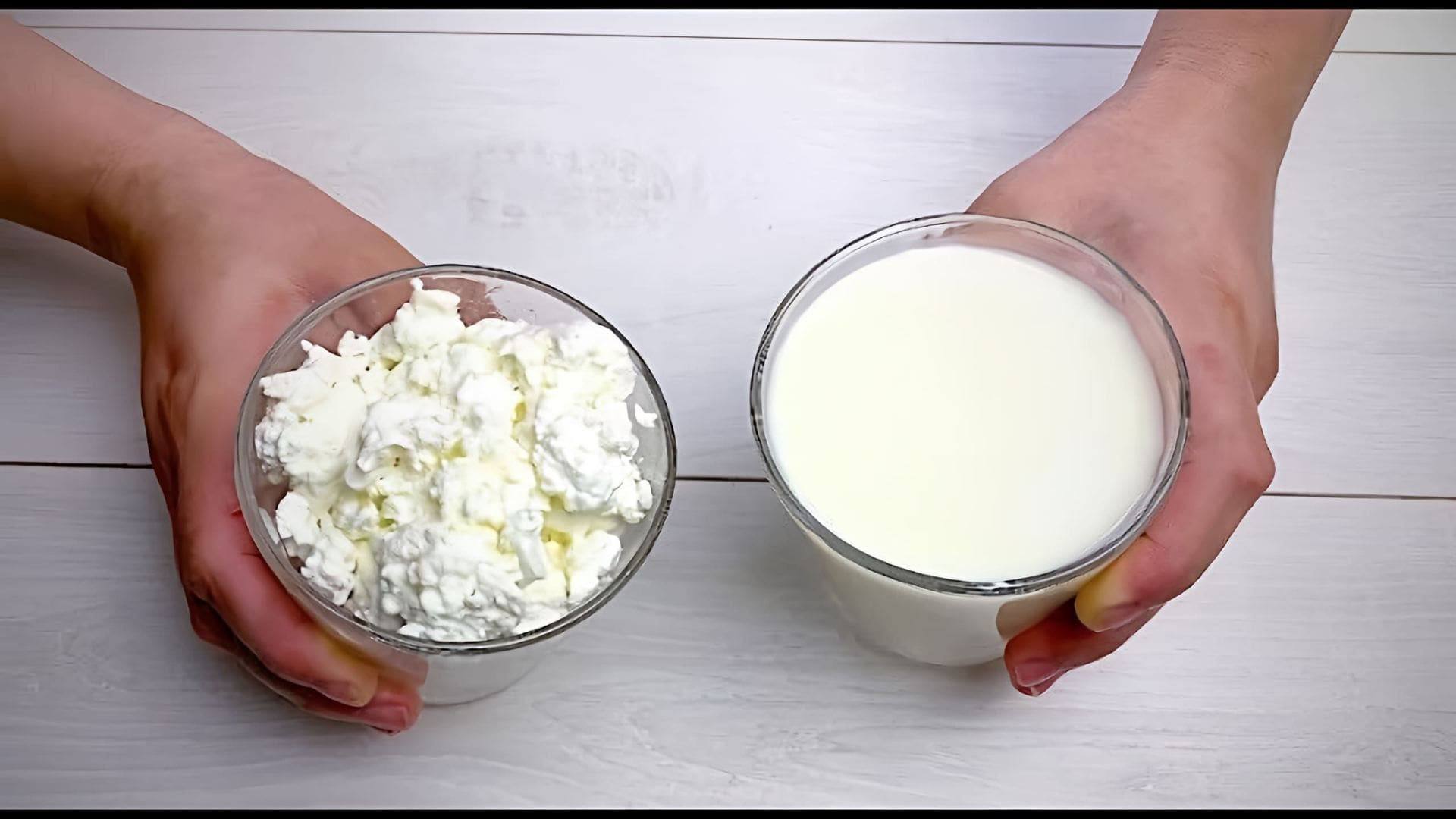 В этом видео-ролике рассказывается о простом и доступном способе приготовления домашнего сыра из творога и молока
