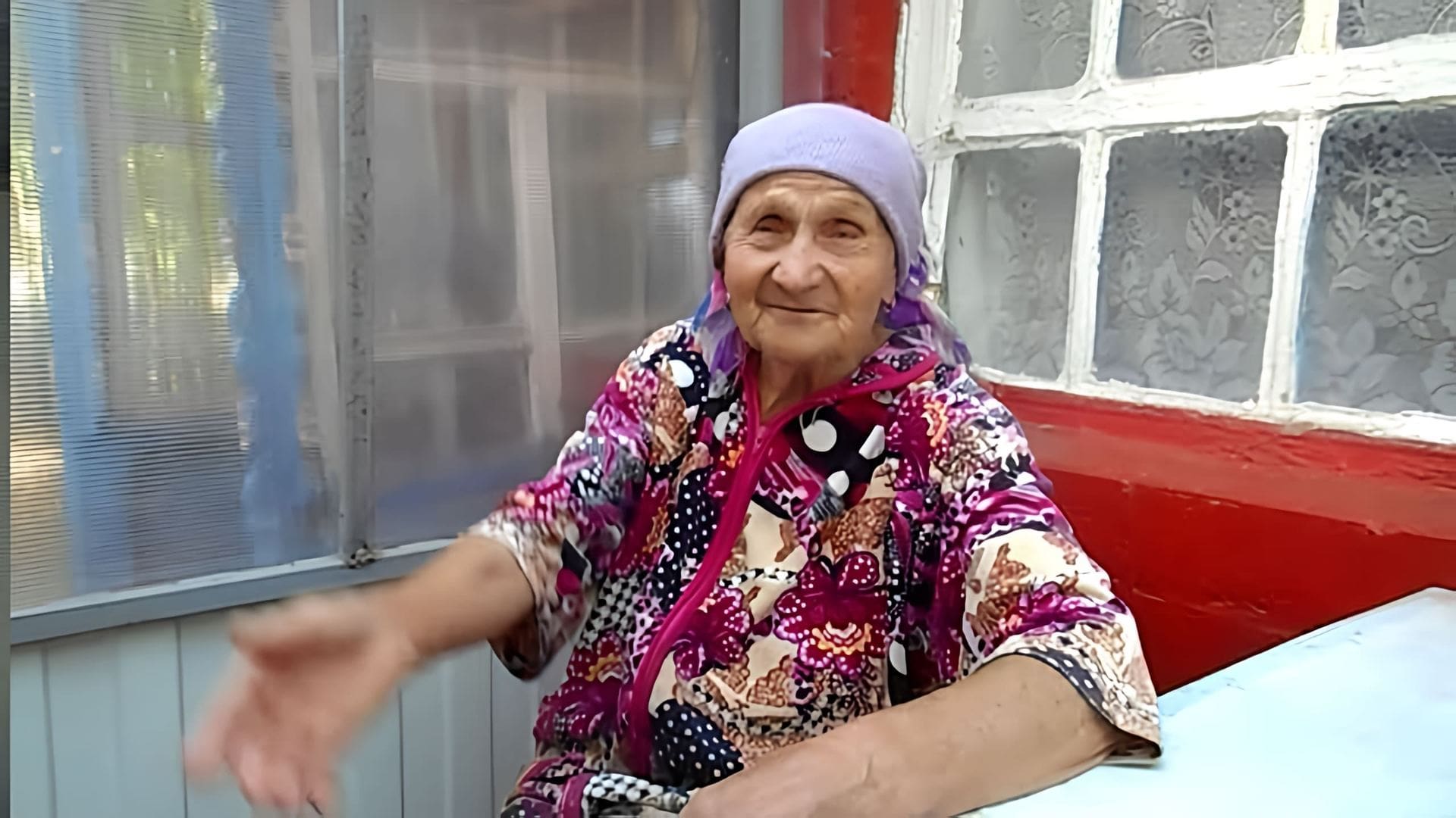 Рецепты от бабушки Любы - это серия видео-роликов, где она делится своими знаниями и опытом в области здоровья и лечения различных заболеваний