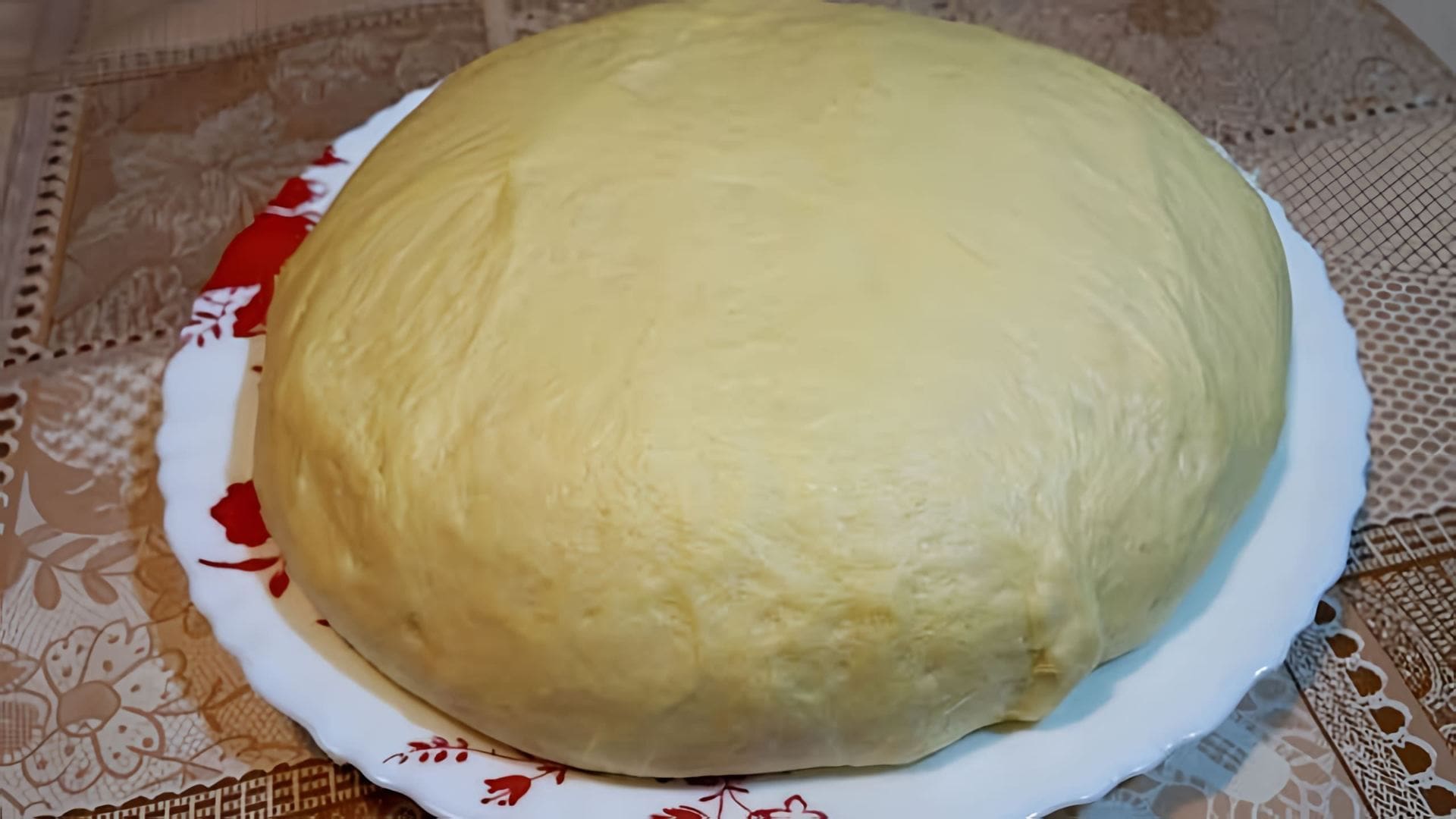 В этом видео показано, как приготовить универсальное дрожжевое тесто на молоке
