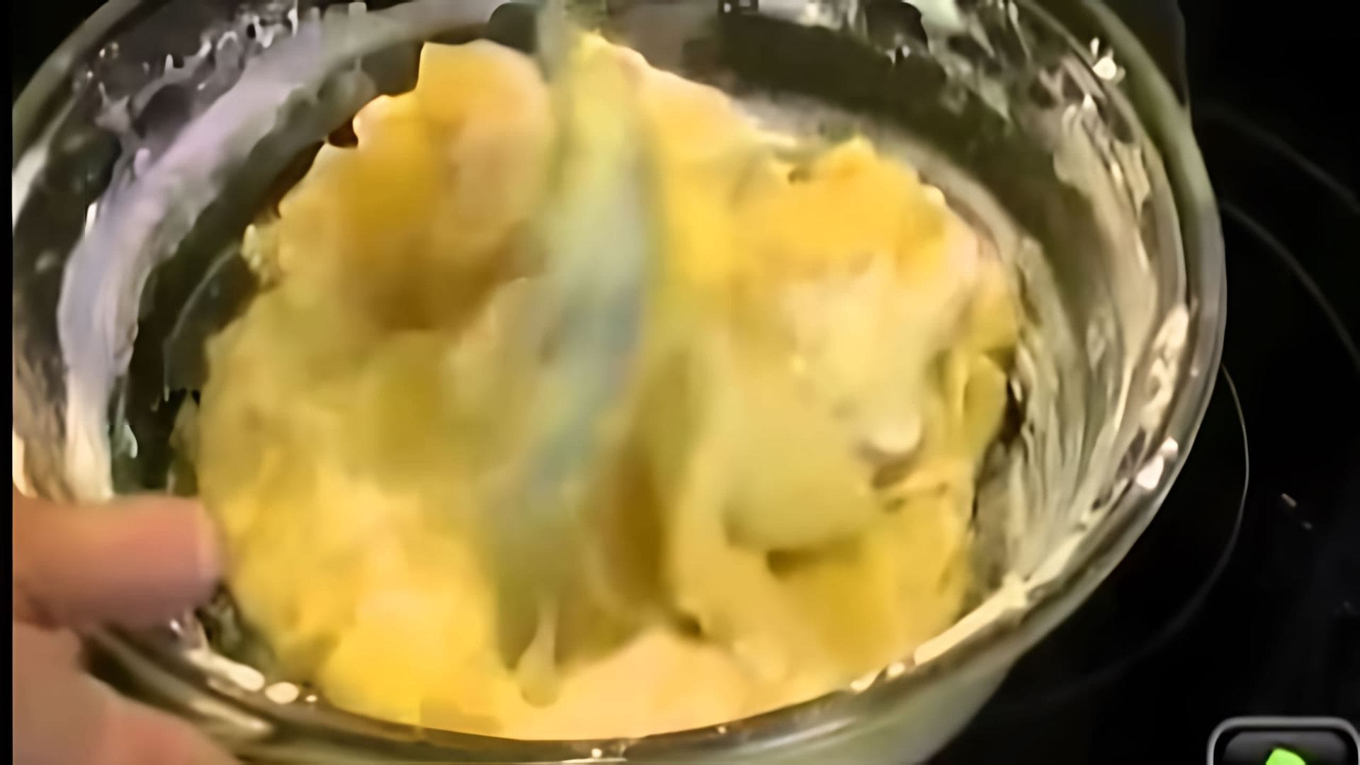 В этом видео представлен пошаговый рецепт приготовления торта "Муравейник"
