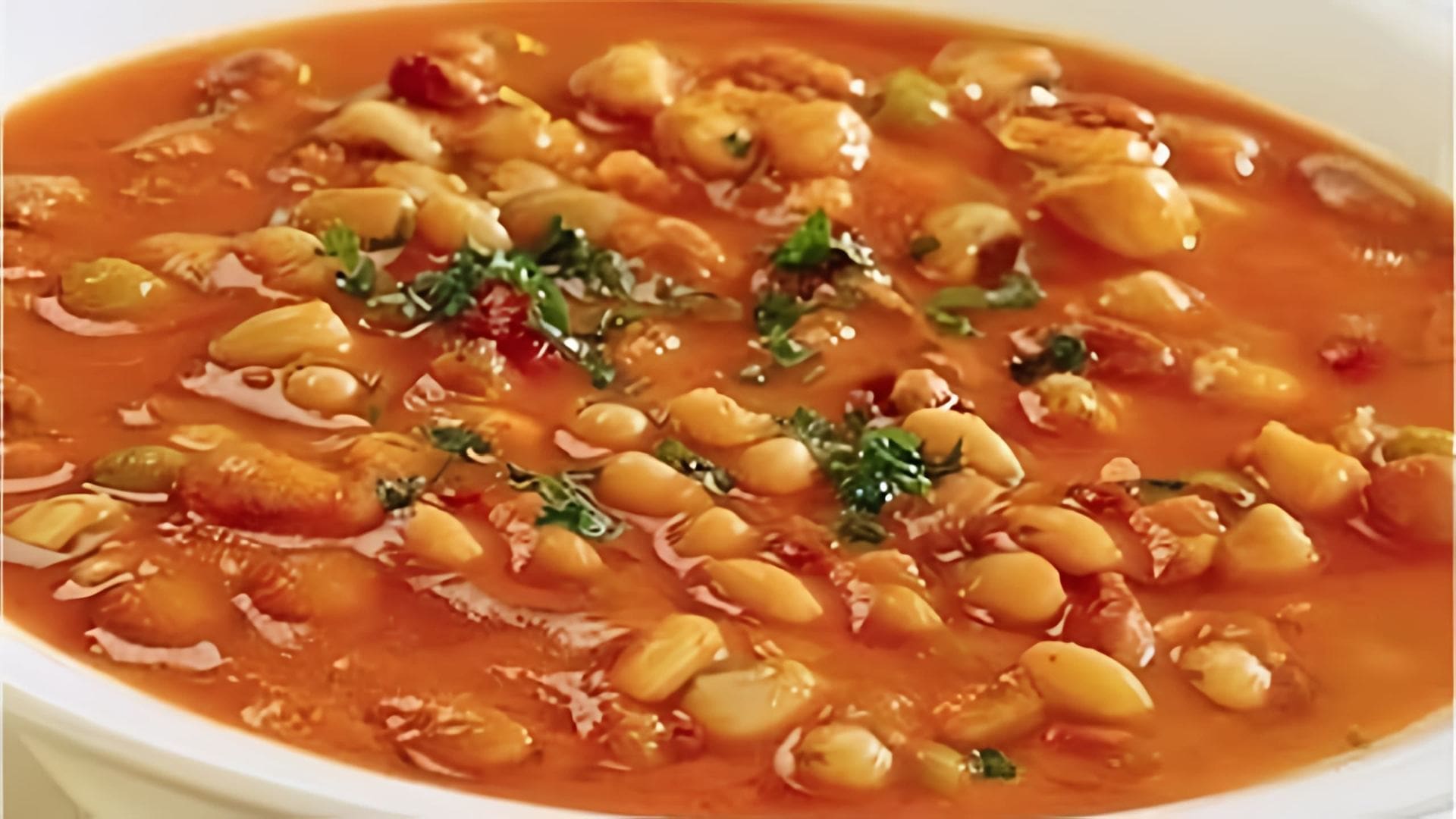 Суп из фасоли в томатном соусе - это вкусное и питательное блюдо, которое можно приготовить в домашних условиях